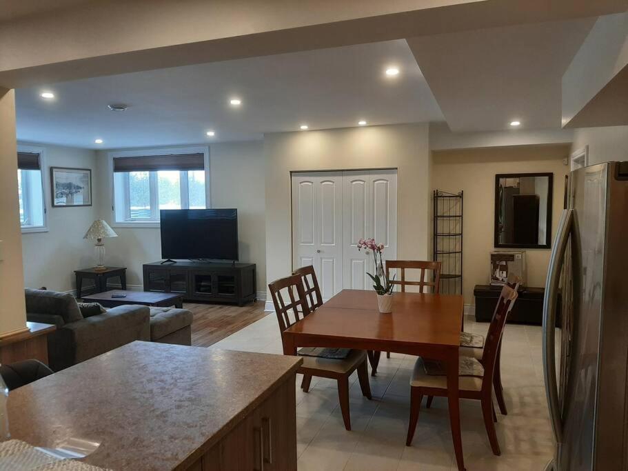 Queen guest apartment