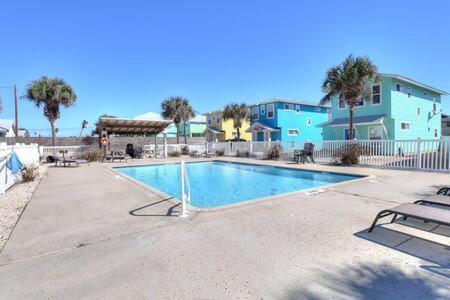Casa Bella Community pool view 3