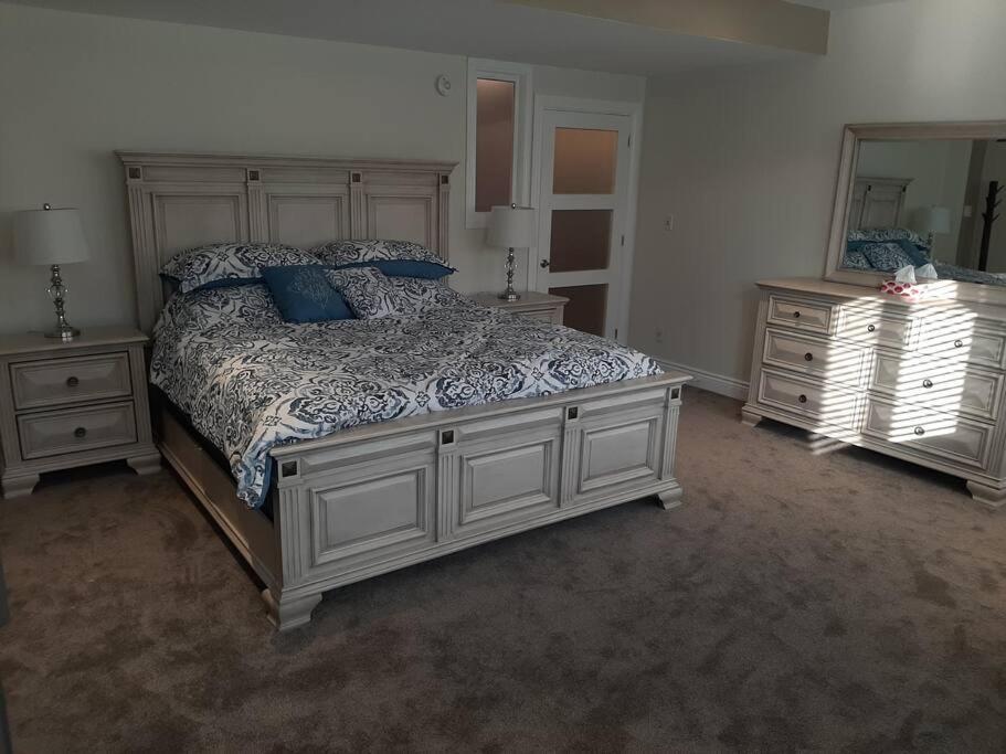 Queen guest apartment