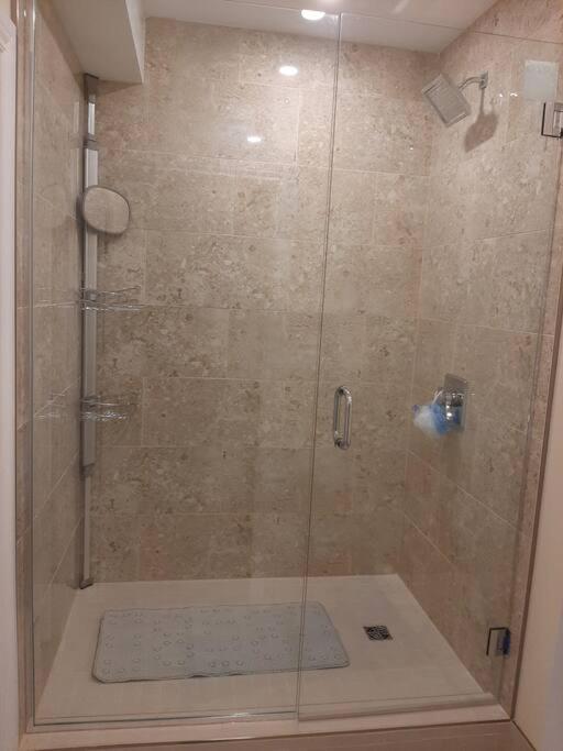 Queen guest apartment