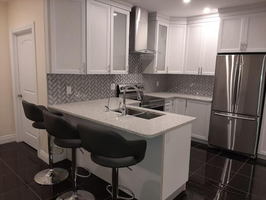 Queen guest apartment