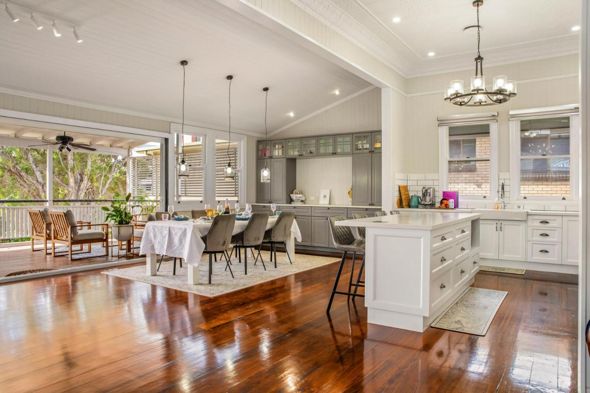 Brisbane Vacations - Unique Character Queenslander Home! Just Minutes to CBD South Brisbane - Property Image 36