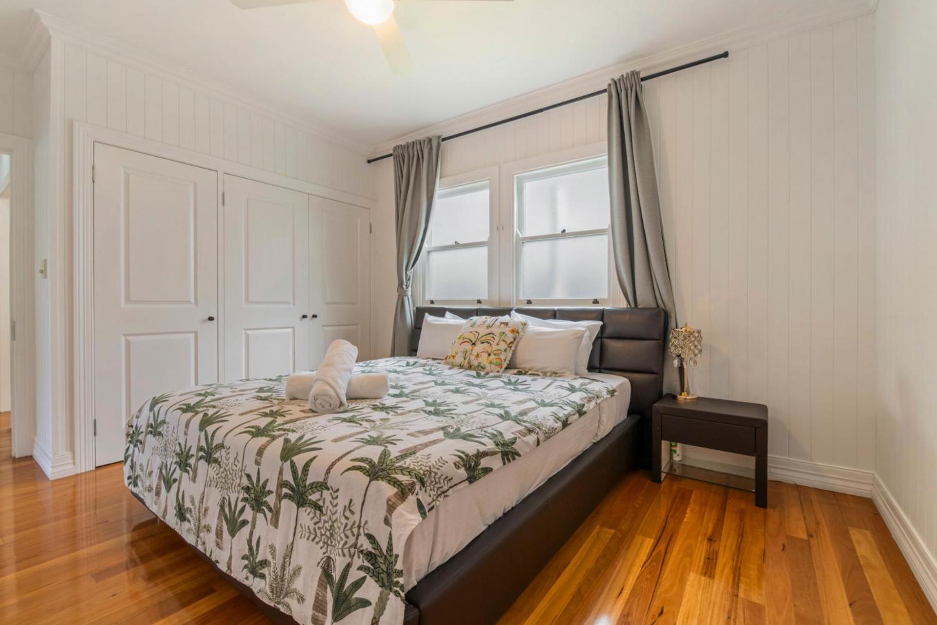 Brisbane Vacations - Unique Character Queenslander Home! Just Minutes to CBD South Brisbane - Property Image 7