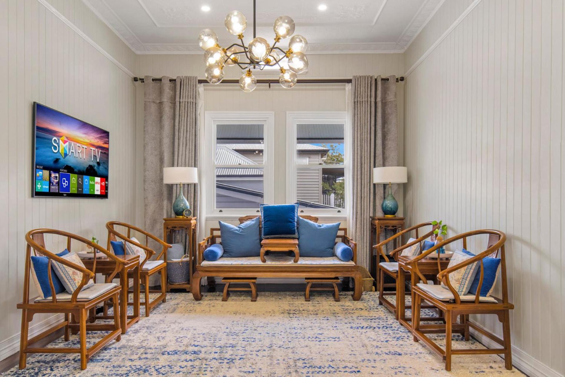 Brisbane Vacations - Unique Character Queenslander Home! Just Minutes to CBD South Brisbane - Property Image 27