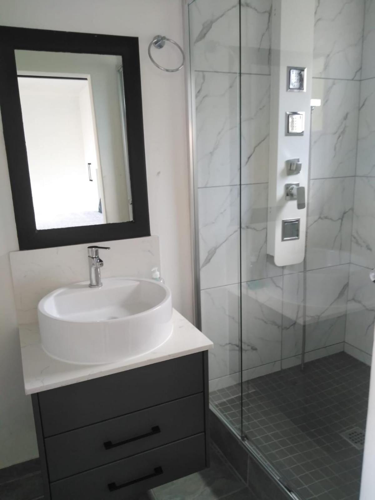 Studio Apartment in Glencairn