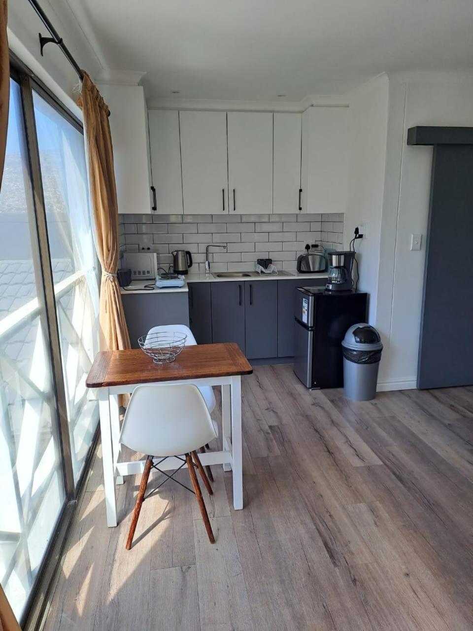 Studio Apartment in Glencairn