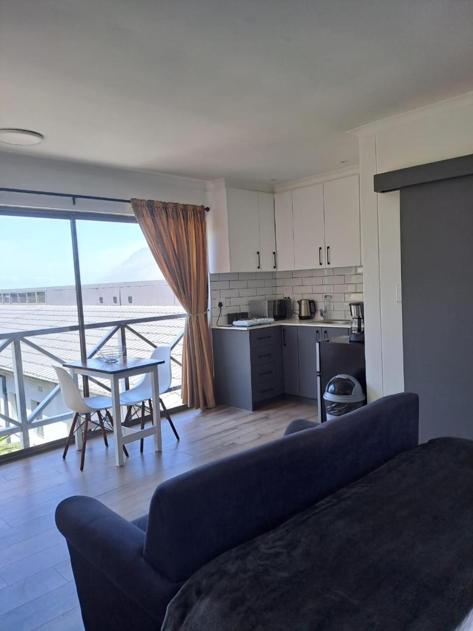 Studio Apartment in Glencairn