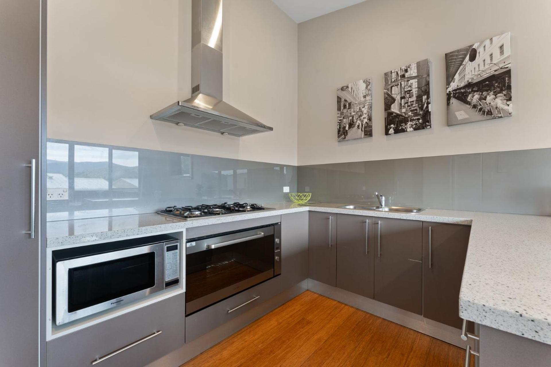 Khione 1 - 3BR Modern Townhouse l Mountain Views l WiFi l BBQ l Smart TV