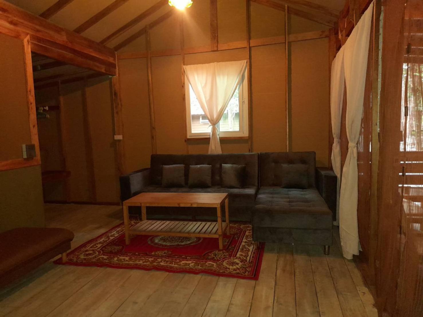 Lazy Hut