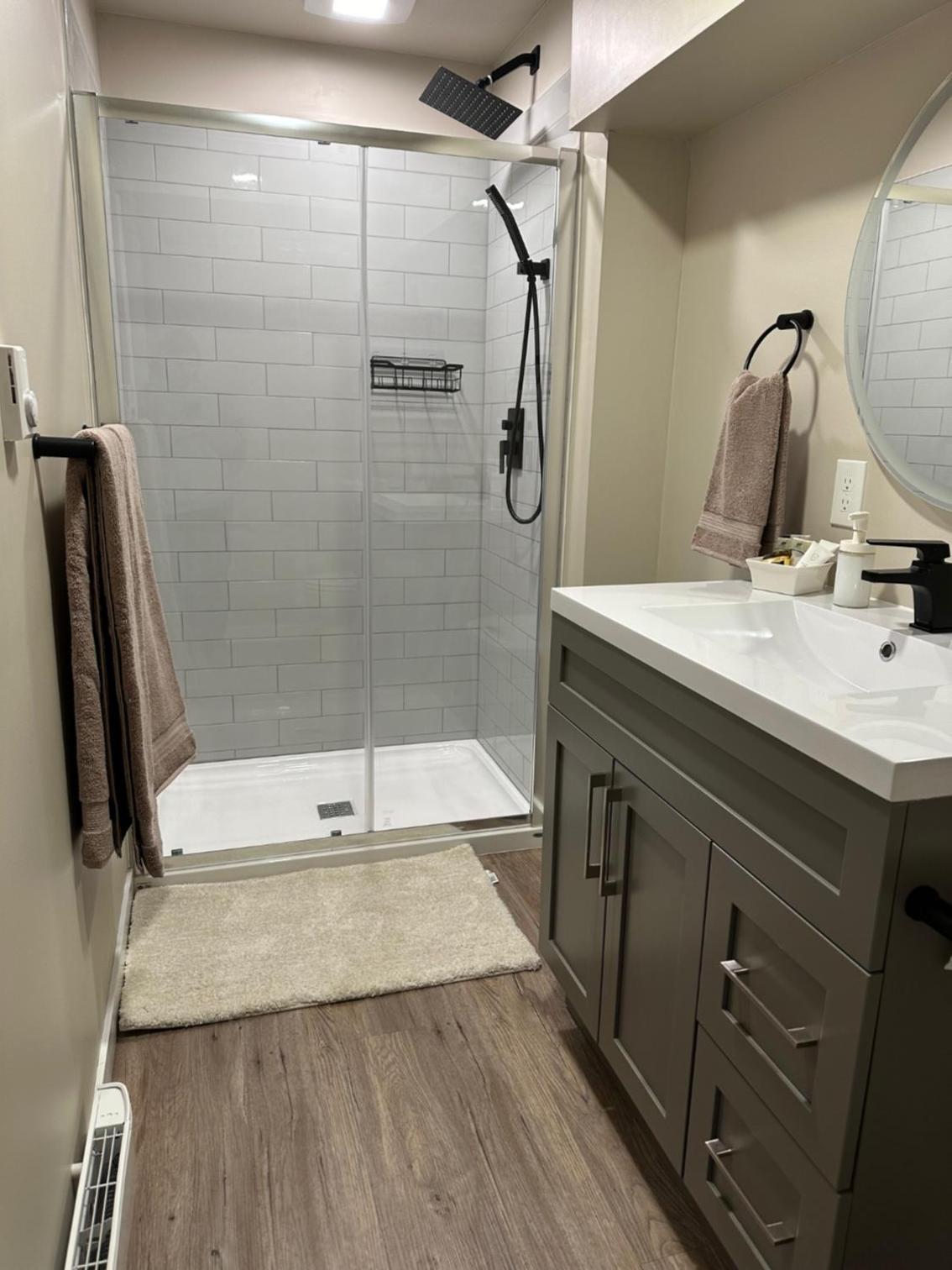 Cranbrook Vacations - Entire Basement Guest Suite In Cranbrook - Property Image 8