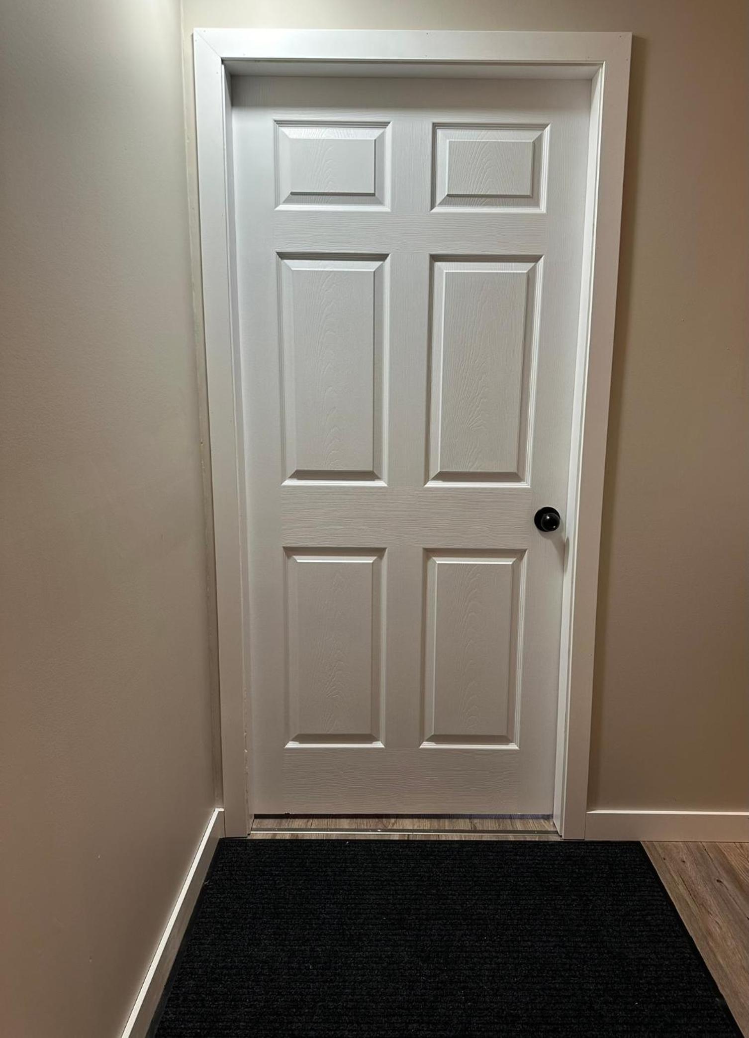 Entire Basement Guest Suite In Cranbrook