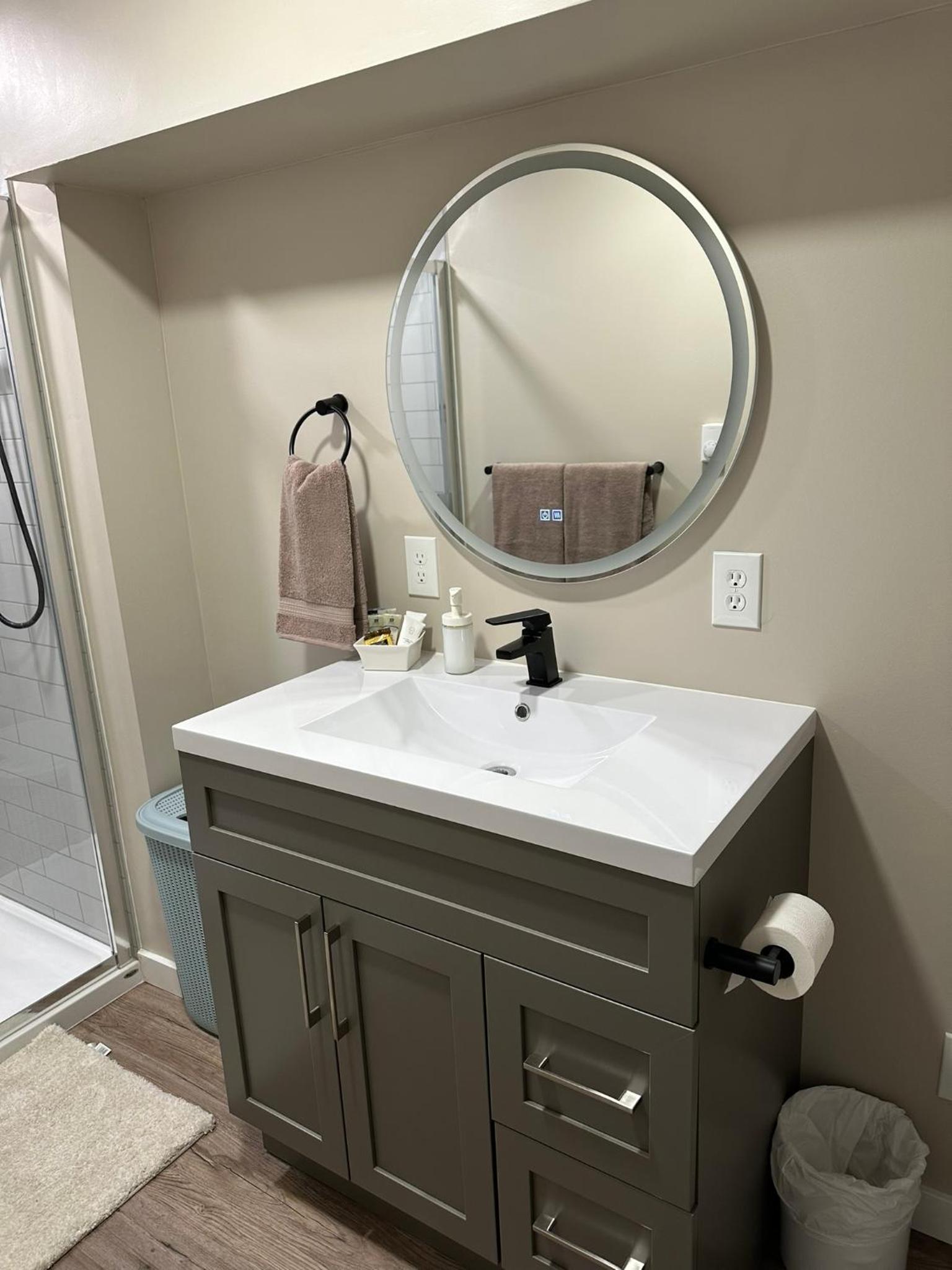 Cranbrook Vacations - Entire Basement Guest Suite In Cranbrook - Property Image 10