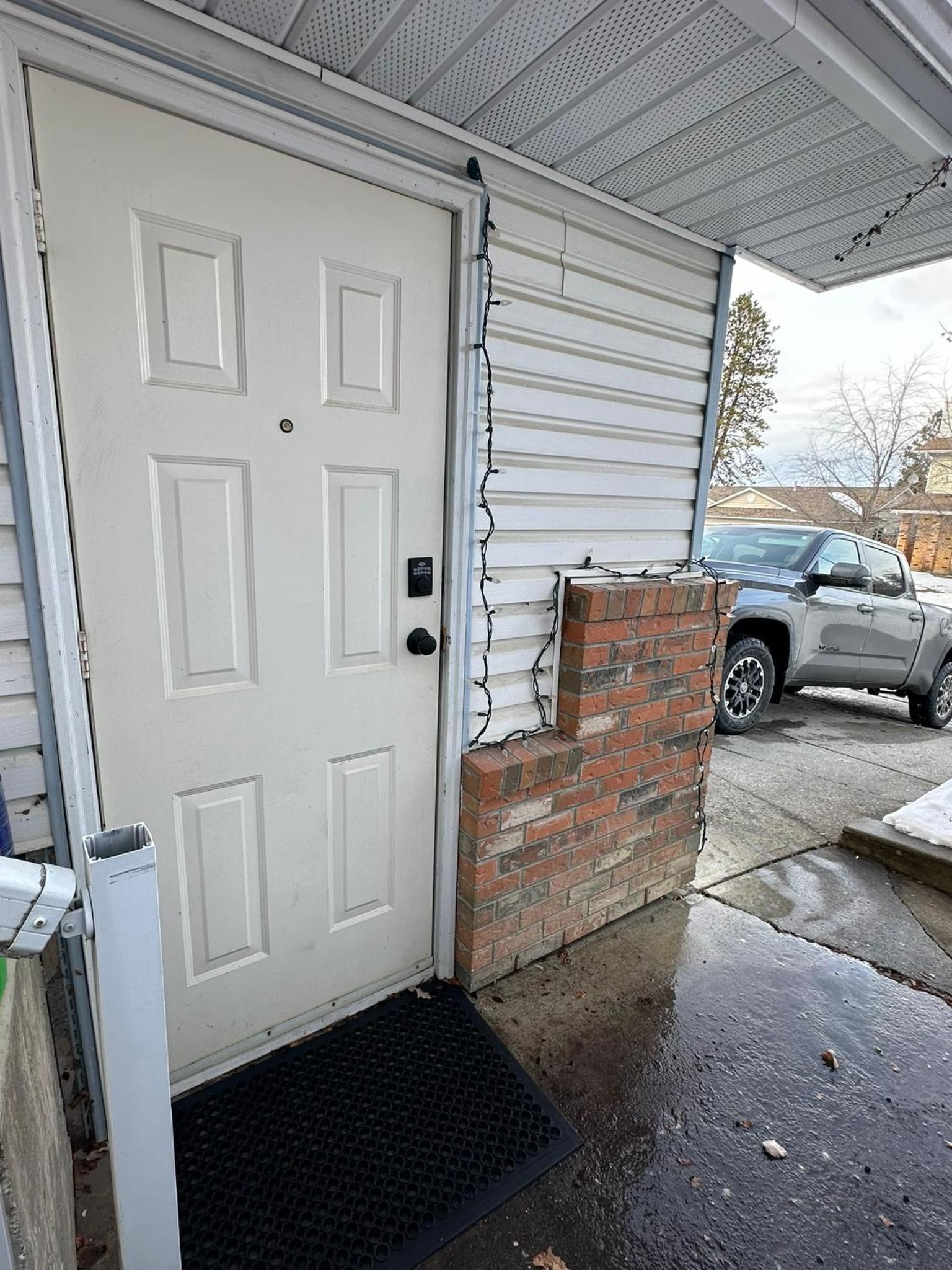 Entire Basement Guest Suite In Cranbrook
