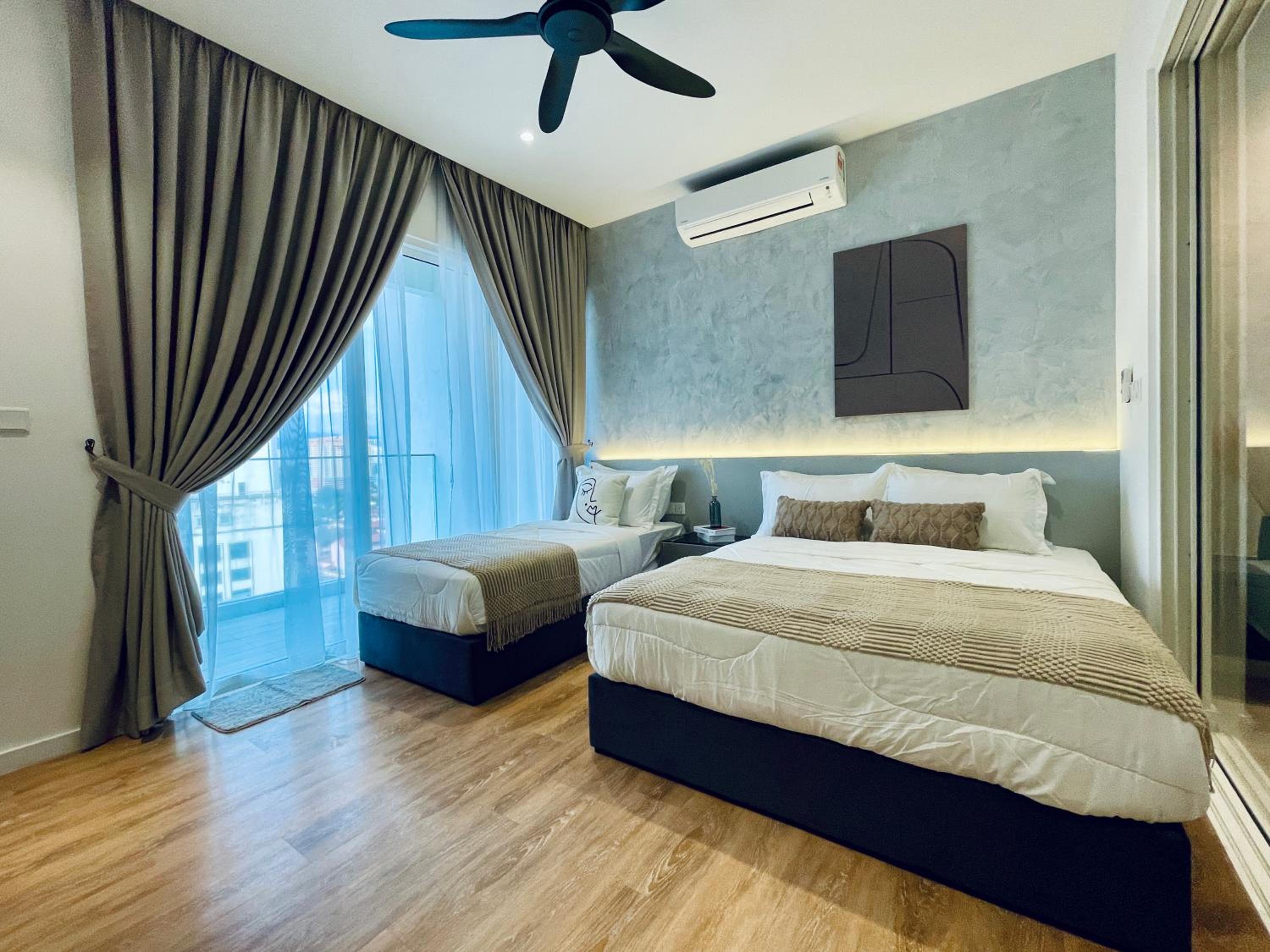 Quill Residence Luxury 3Pax Designer Suite by Hausome