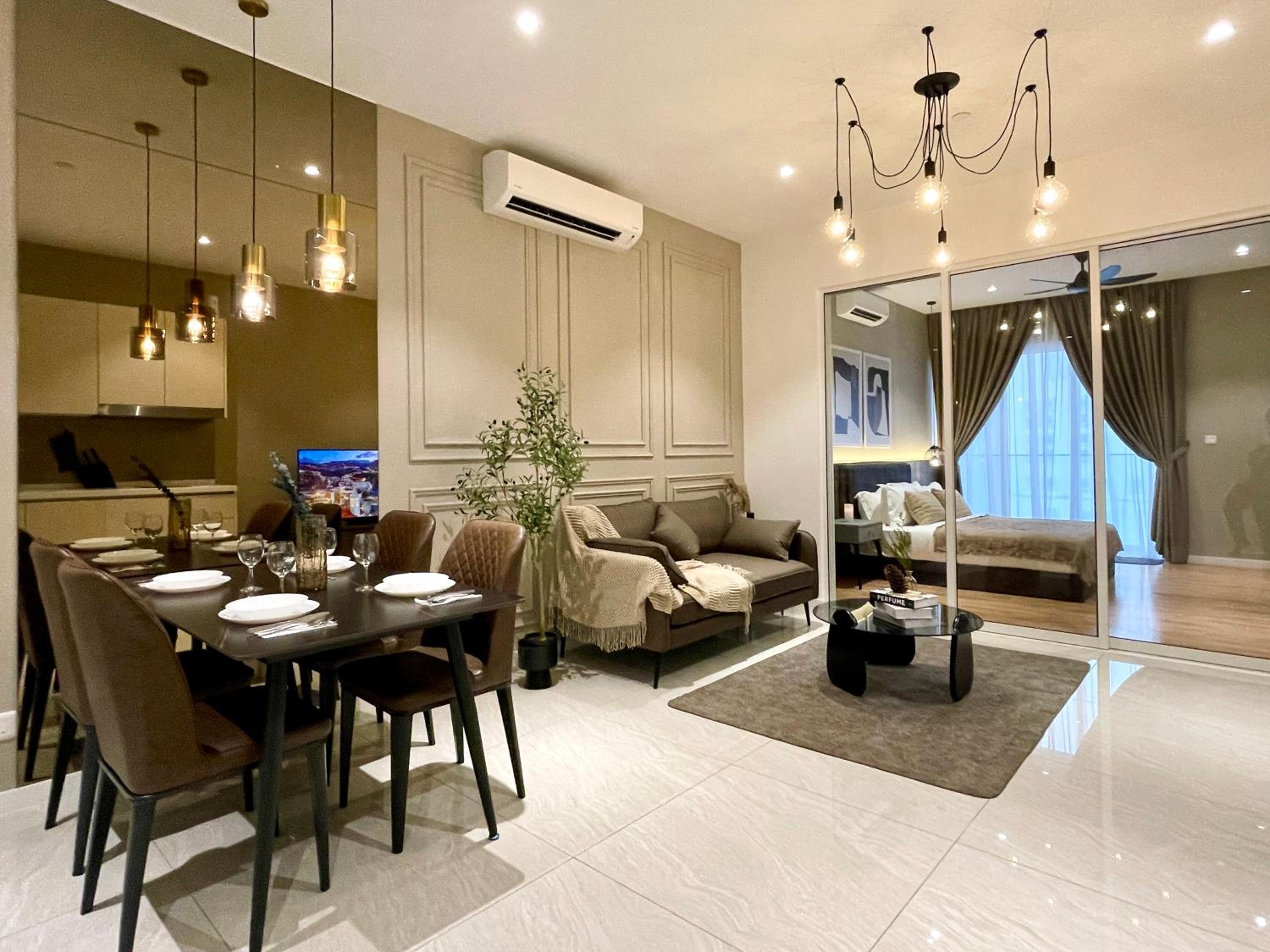 Quill Residence Luxury 3Pax Designer Suite by Hausome