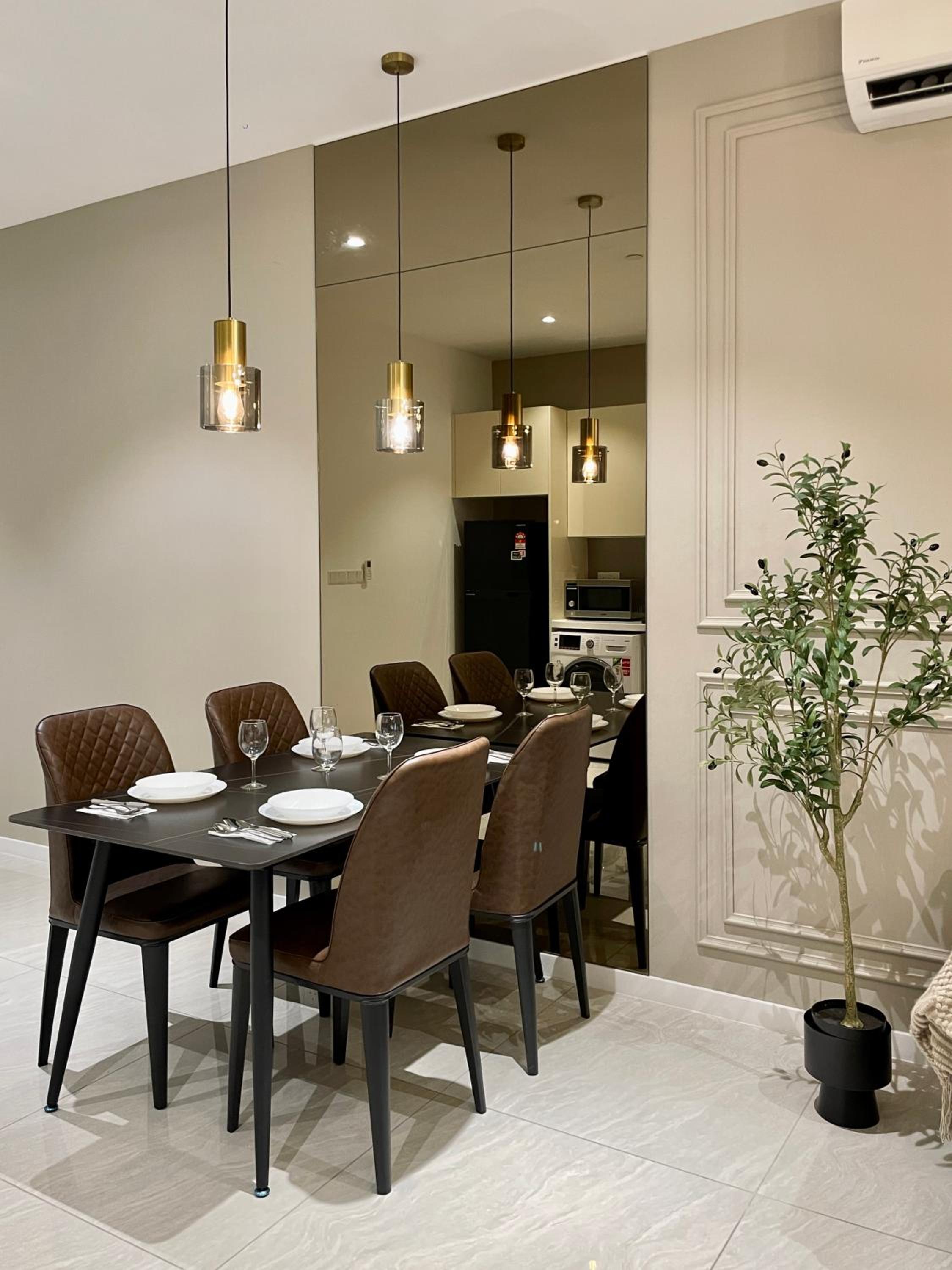 Quill Residence Luxury 3Pax Designer Suite by Hausome