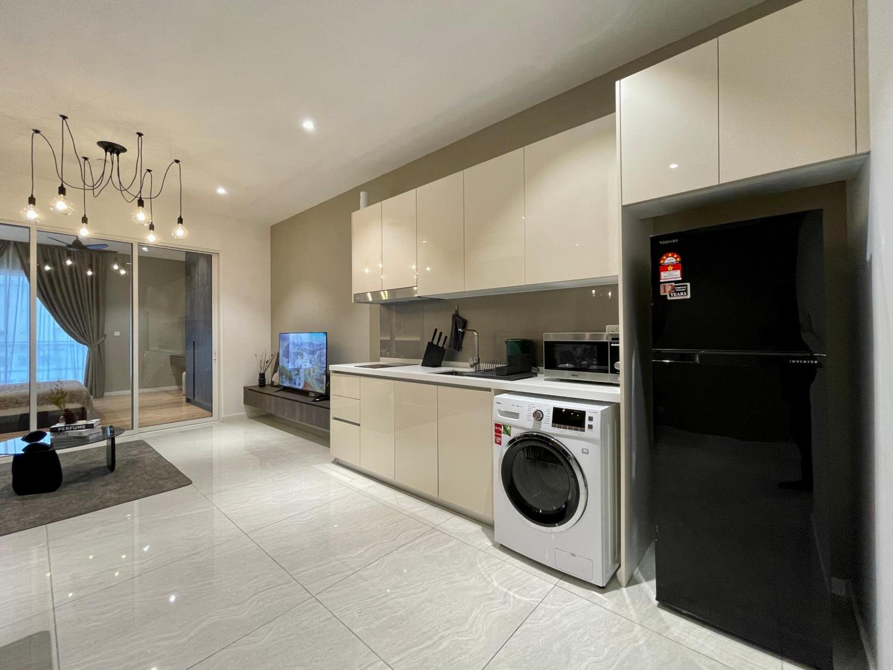 Quill Residence Luxury 3Pax Designer Suite by Hausome