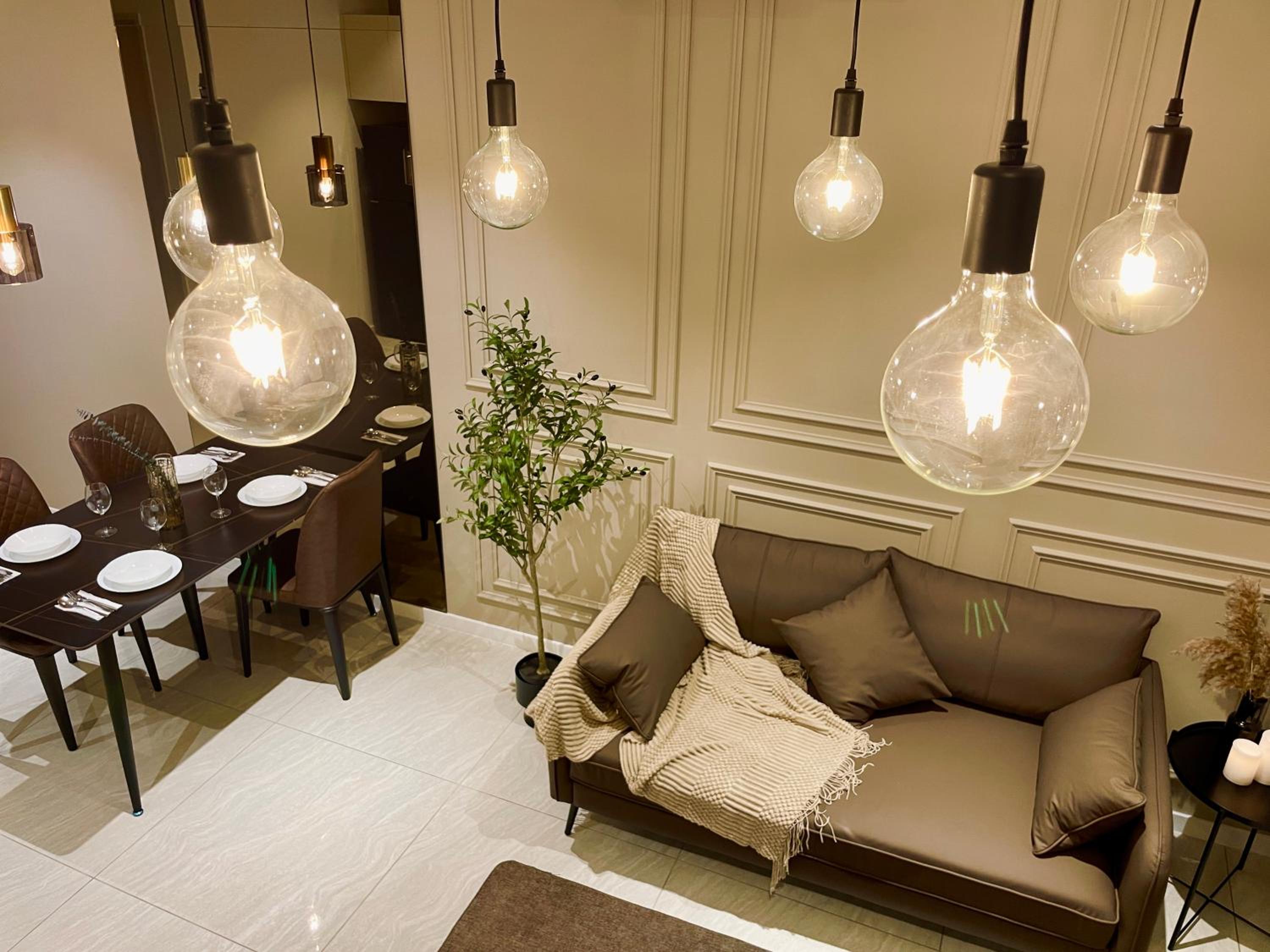 Quill Residence Luxury 3Pax Designer Suite by Hausome