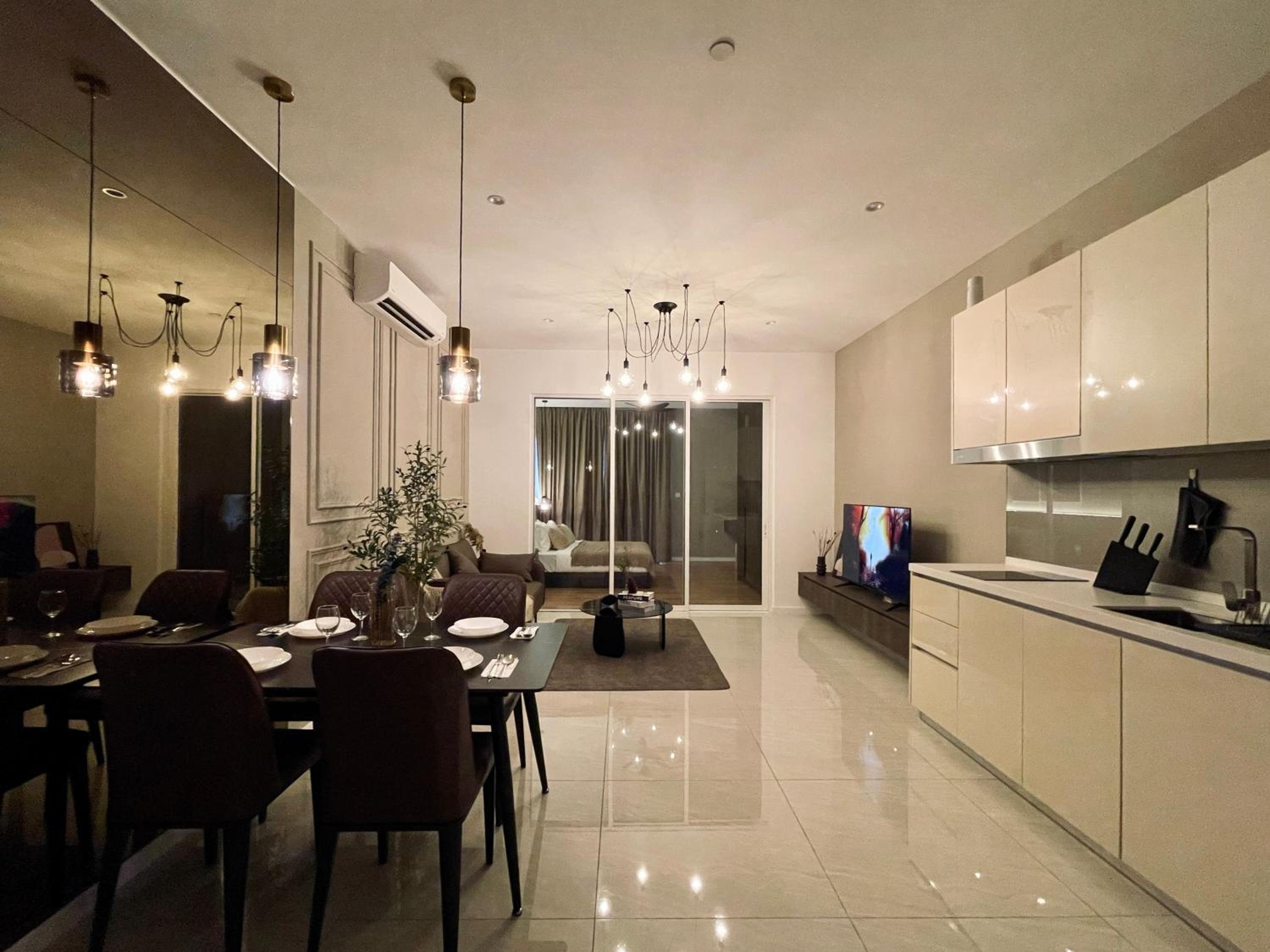 Quill Residence Luxury 3Pax Designer Suite by Hausome