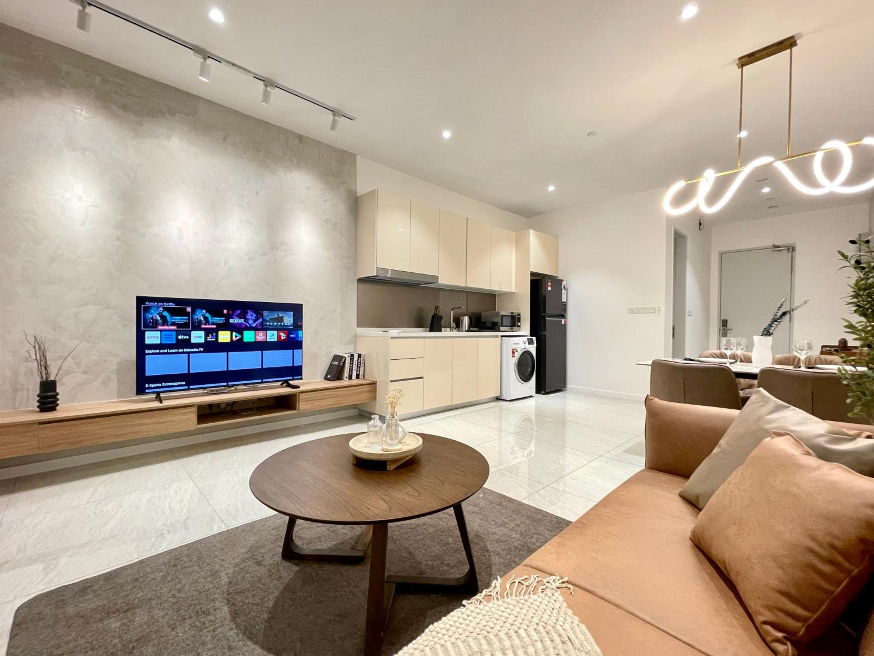 Quill Residence Luxury 3Pax Designer Suite by Hausome
