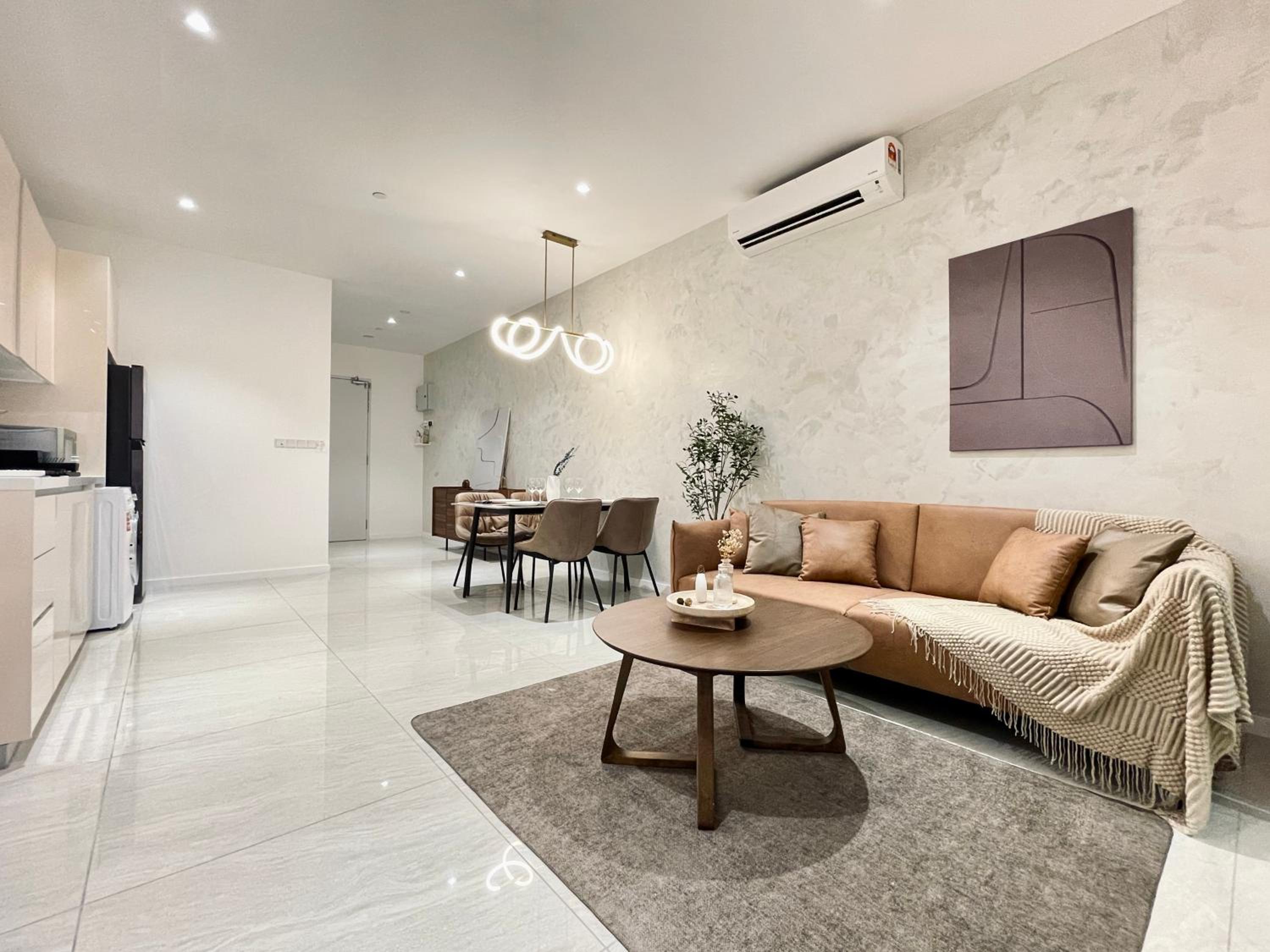 Quill Residence Luxury 3Pax Designer Suite by Hausome