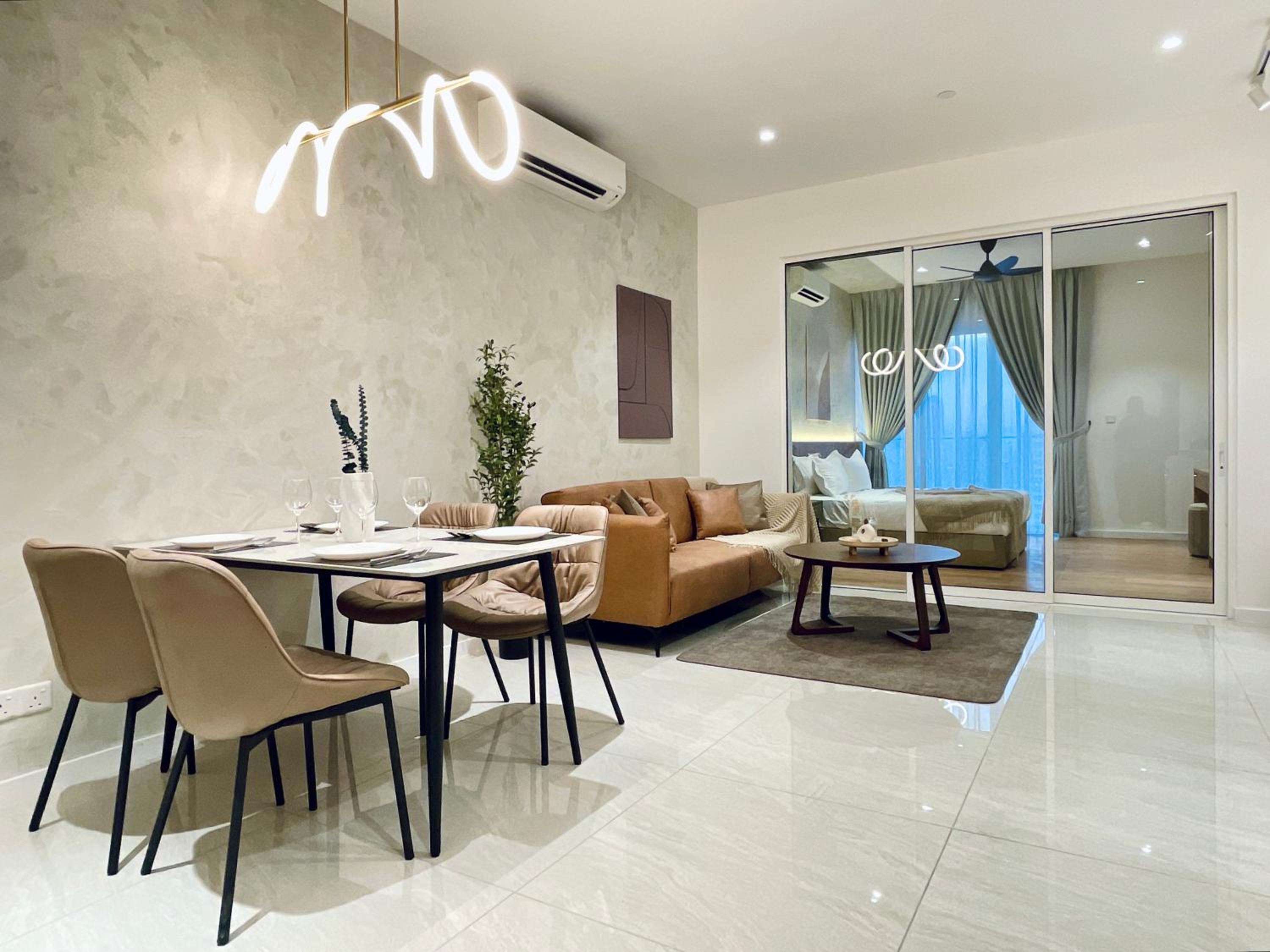Quill Residence Luxury 3Pax Designer Suite by Hausome