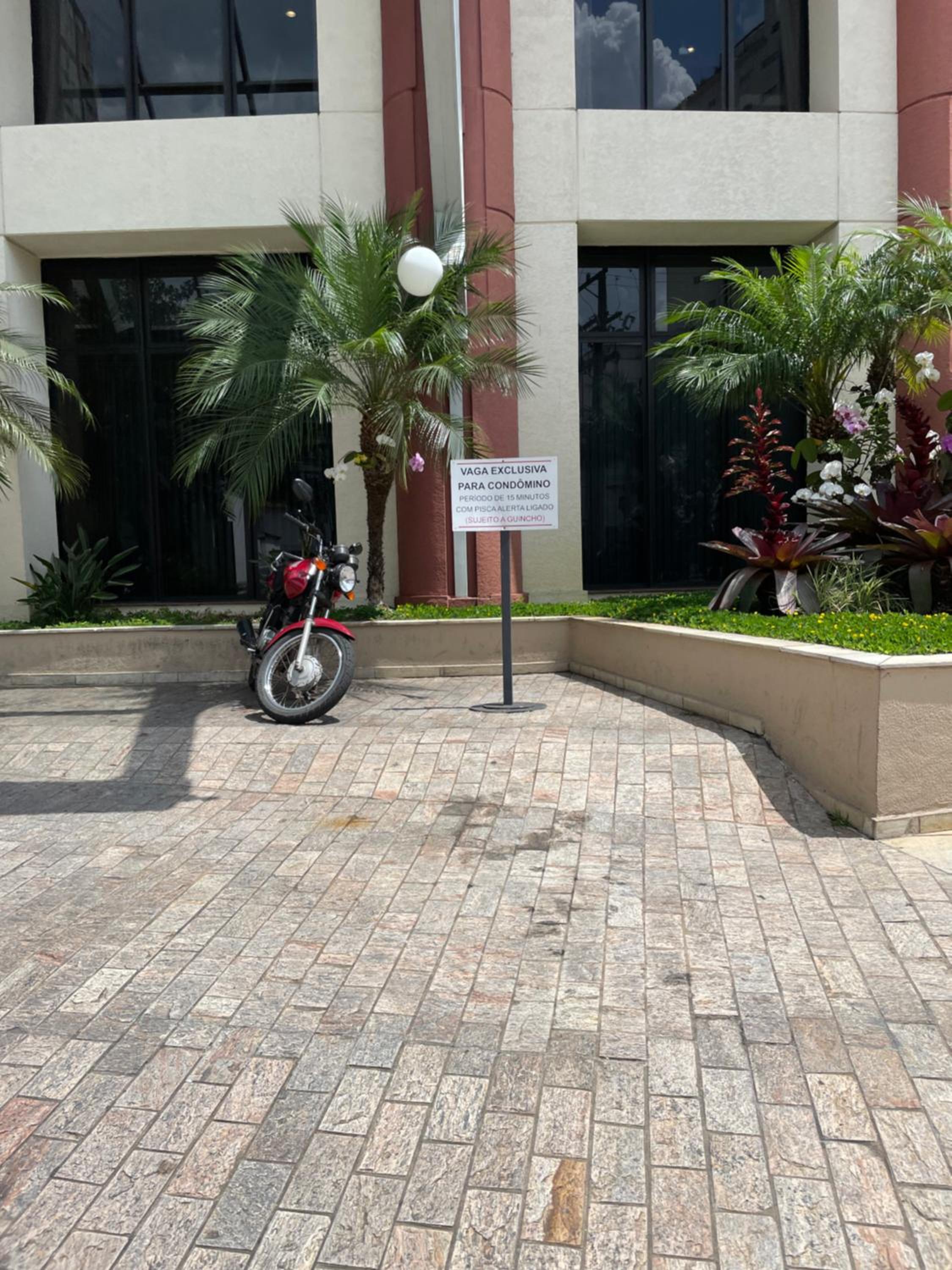 AP1304 - Região dos hospitais e CASV, piscina e garagem