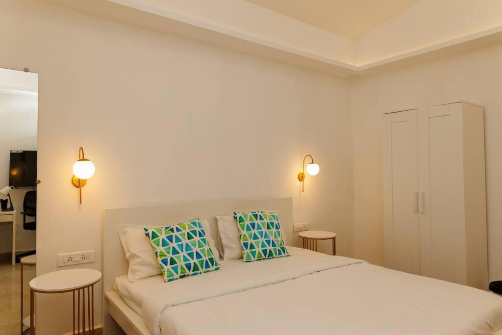 4 Rooms, 5 Mins from beach, with Pool Table view 3