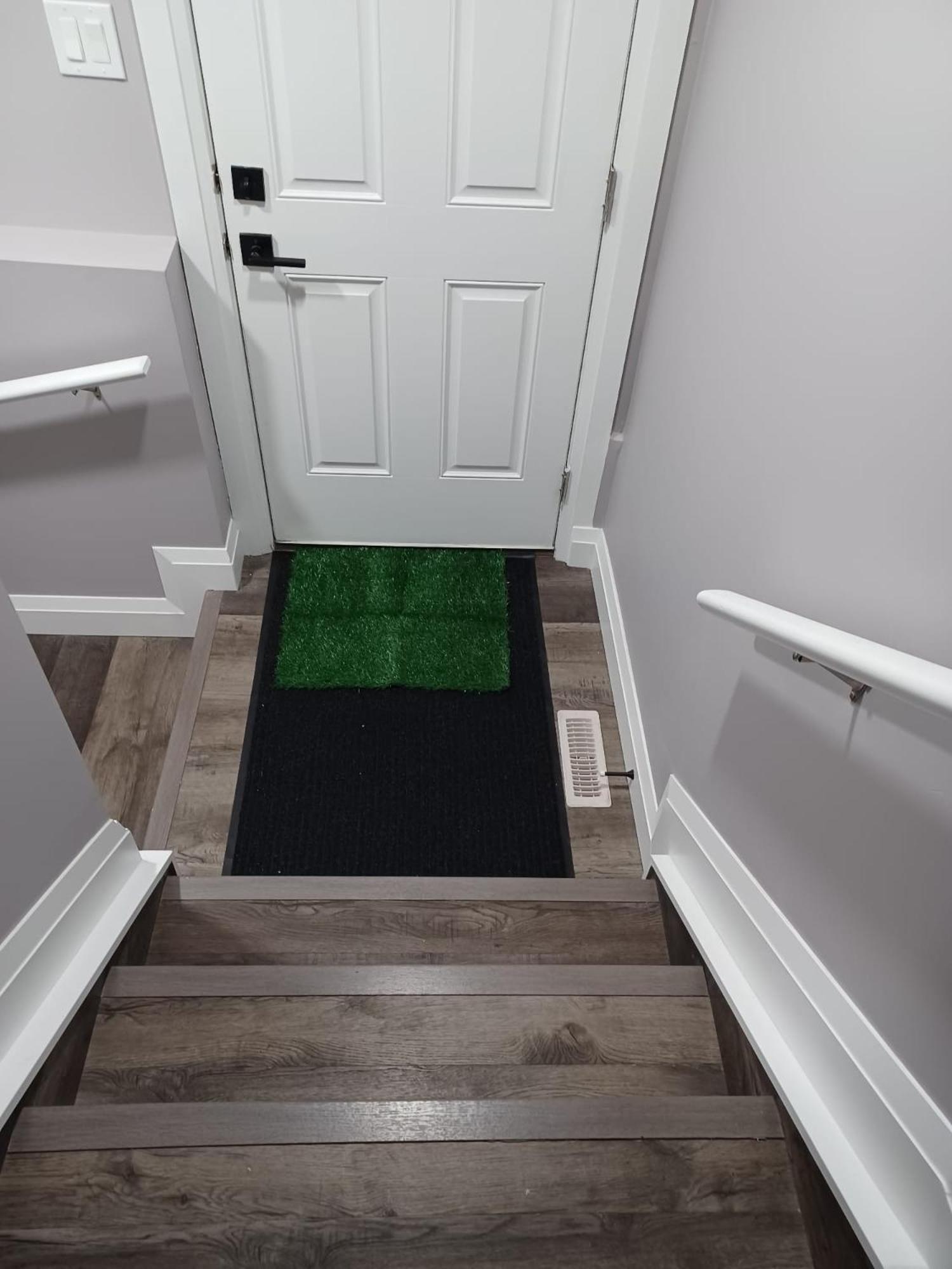Cozy Basement Suite - private entrance - Free Netflix