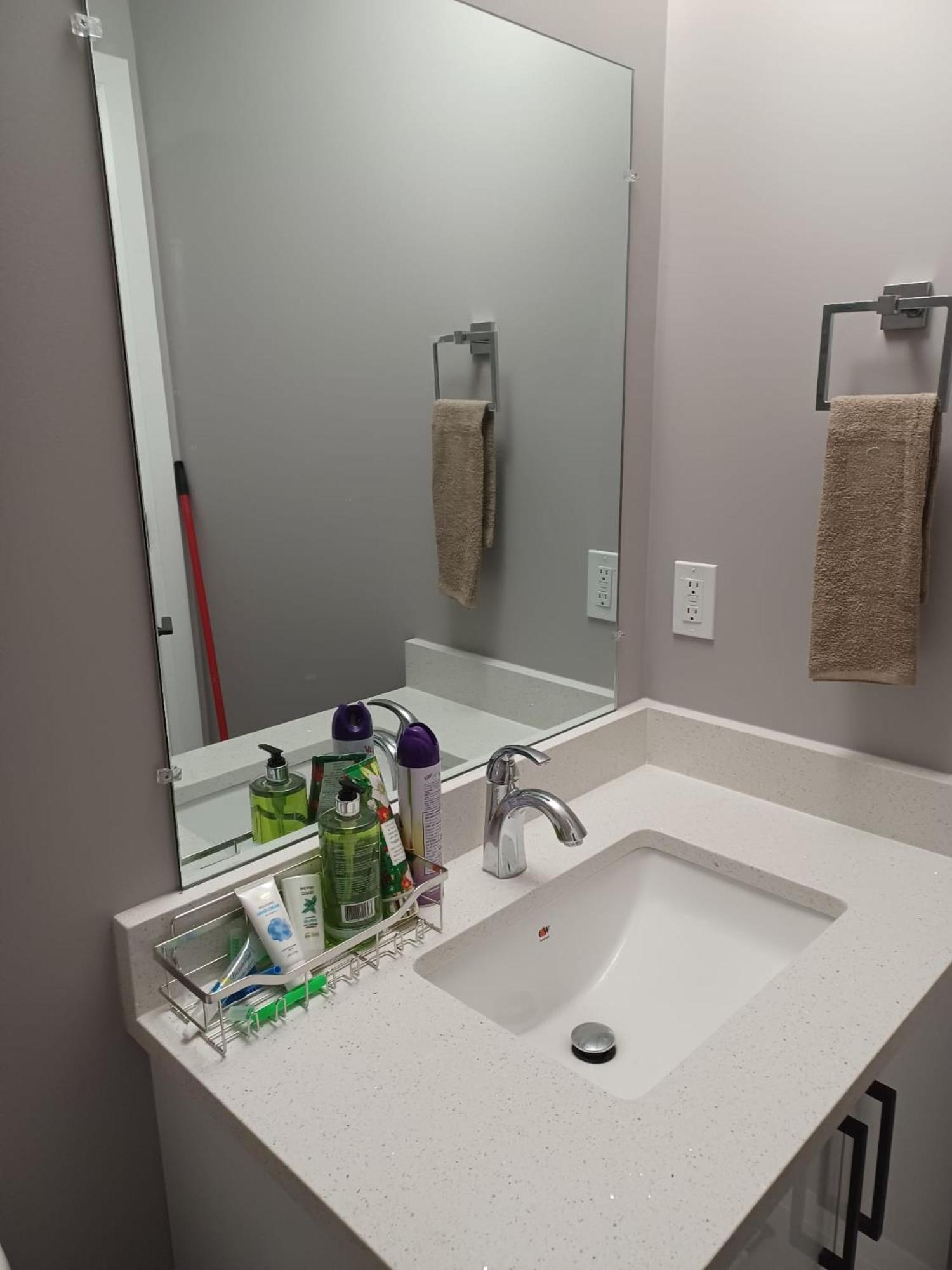 Cozy Basement Suite - private entrance - Free Netflix