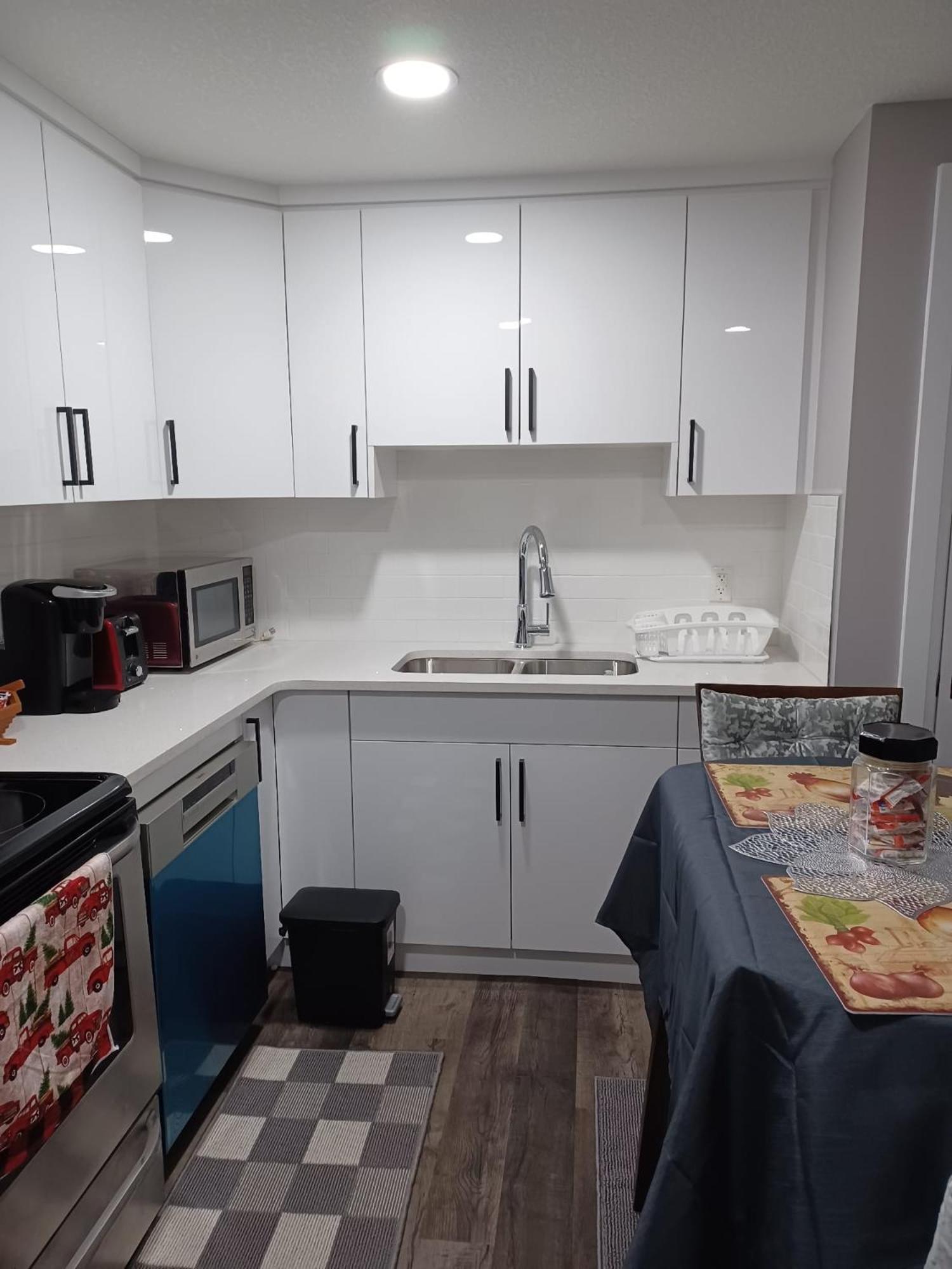 Cozy Basement Suite - private entrance - Free Netflix