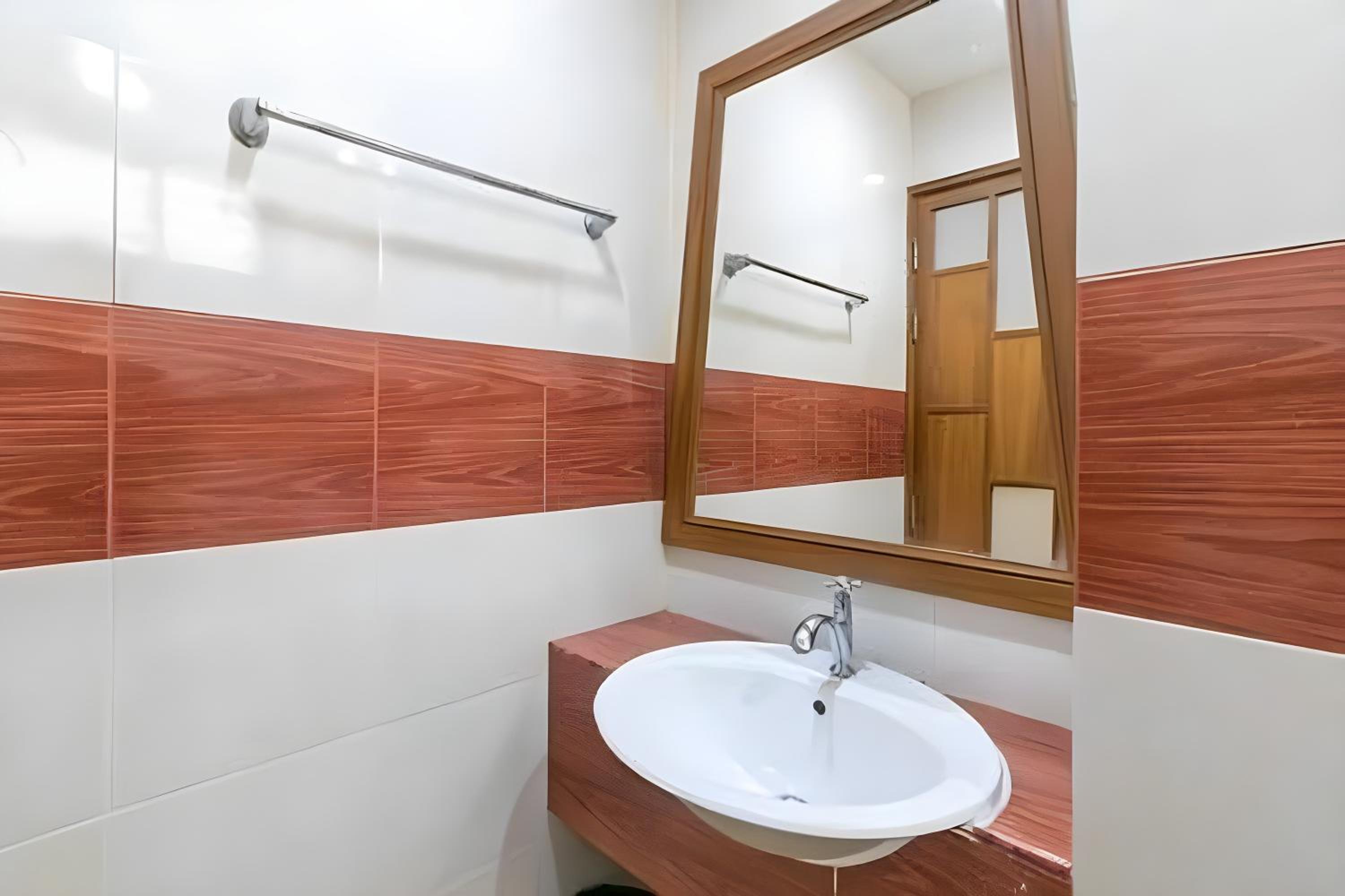Lotus Hotel Patong