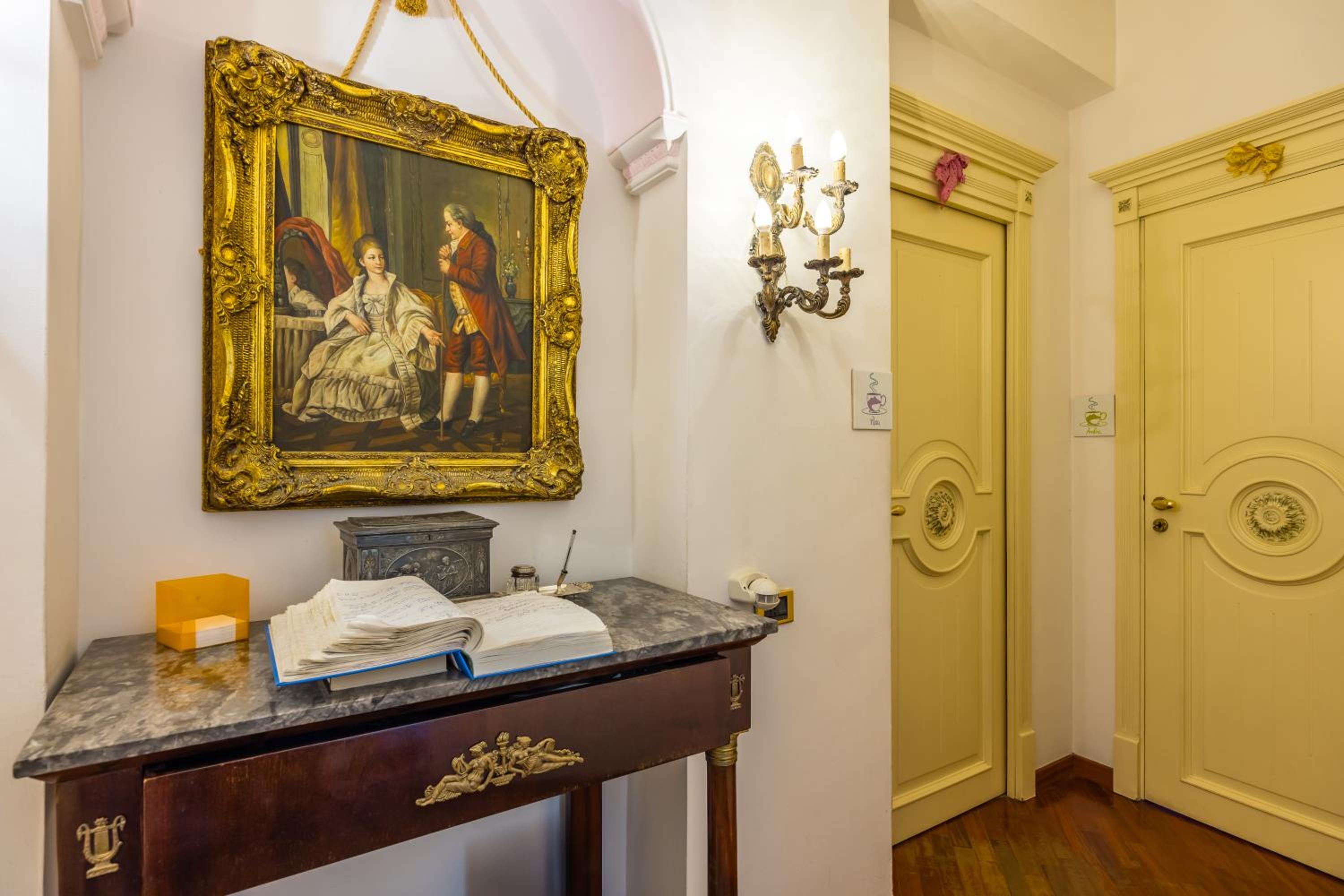 La Casa Di Bruno Napoli — Naples