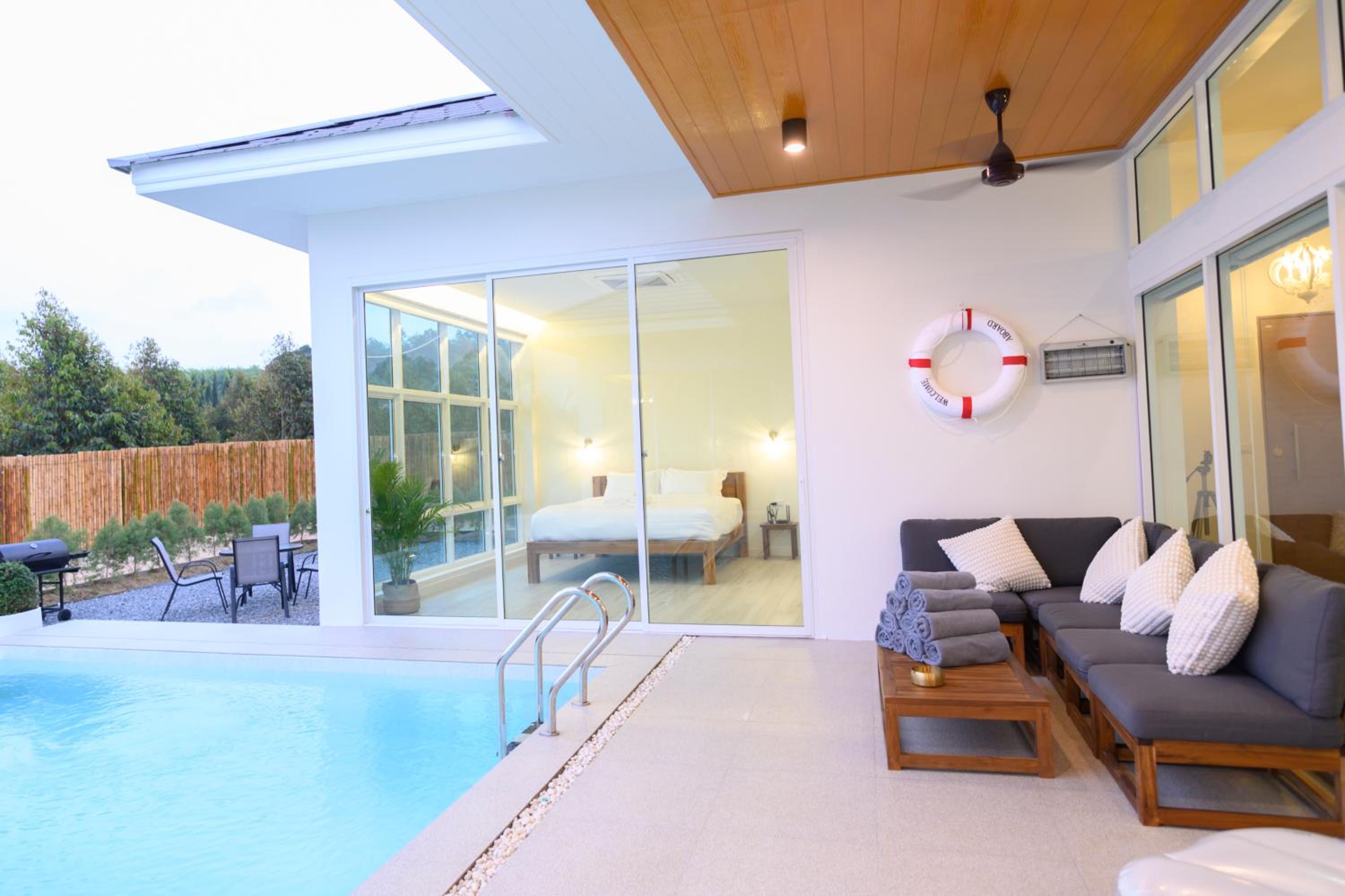 Gems Pool Villa Chanthaburi