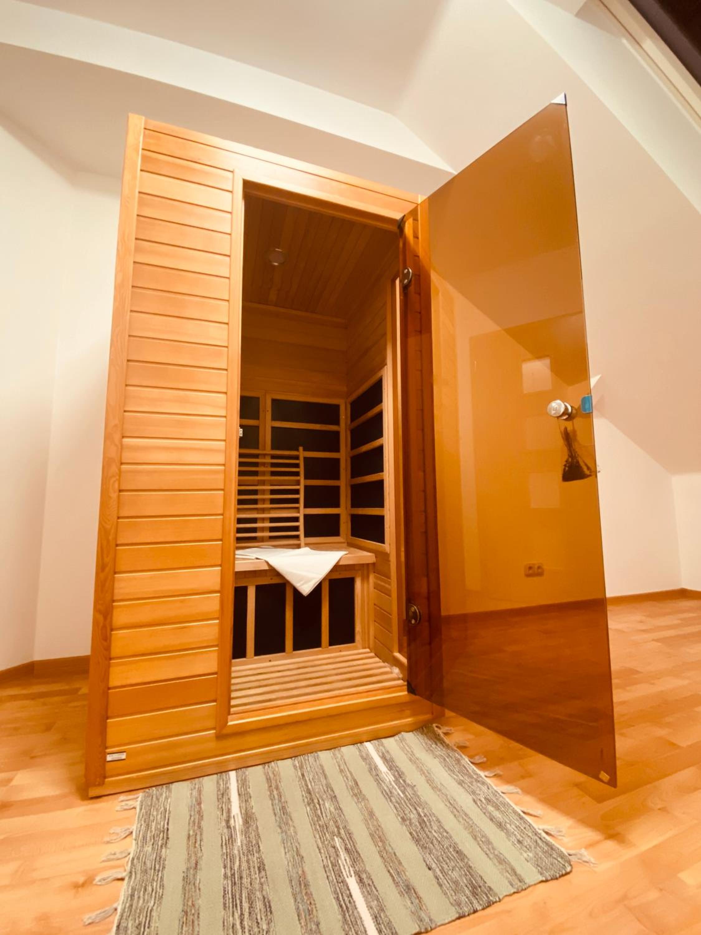 Pyramida & Sauna Relax Guest House