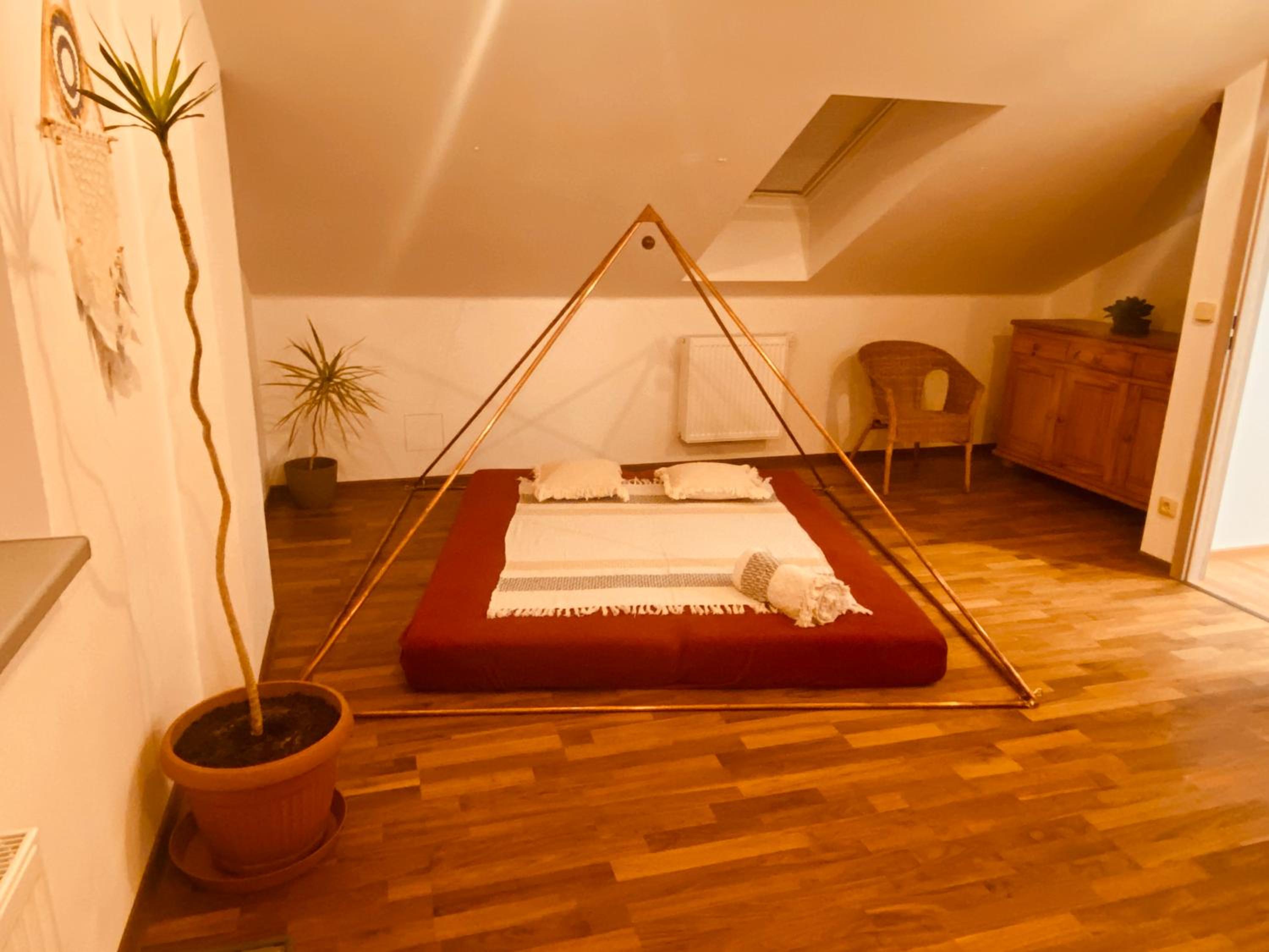 Pyramida & Sauna Relax Guest House