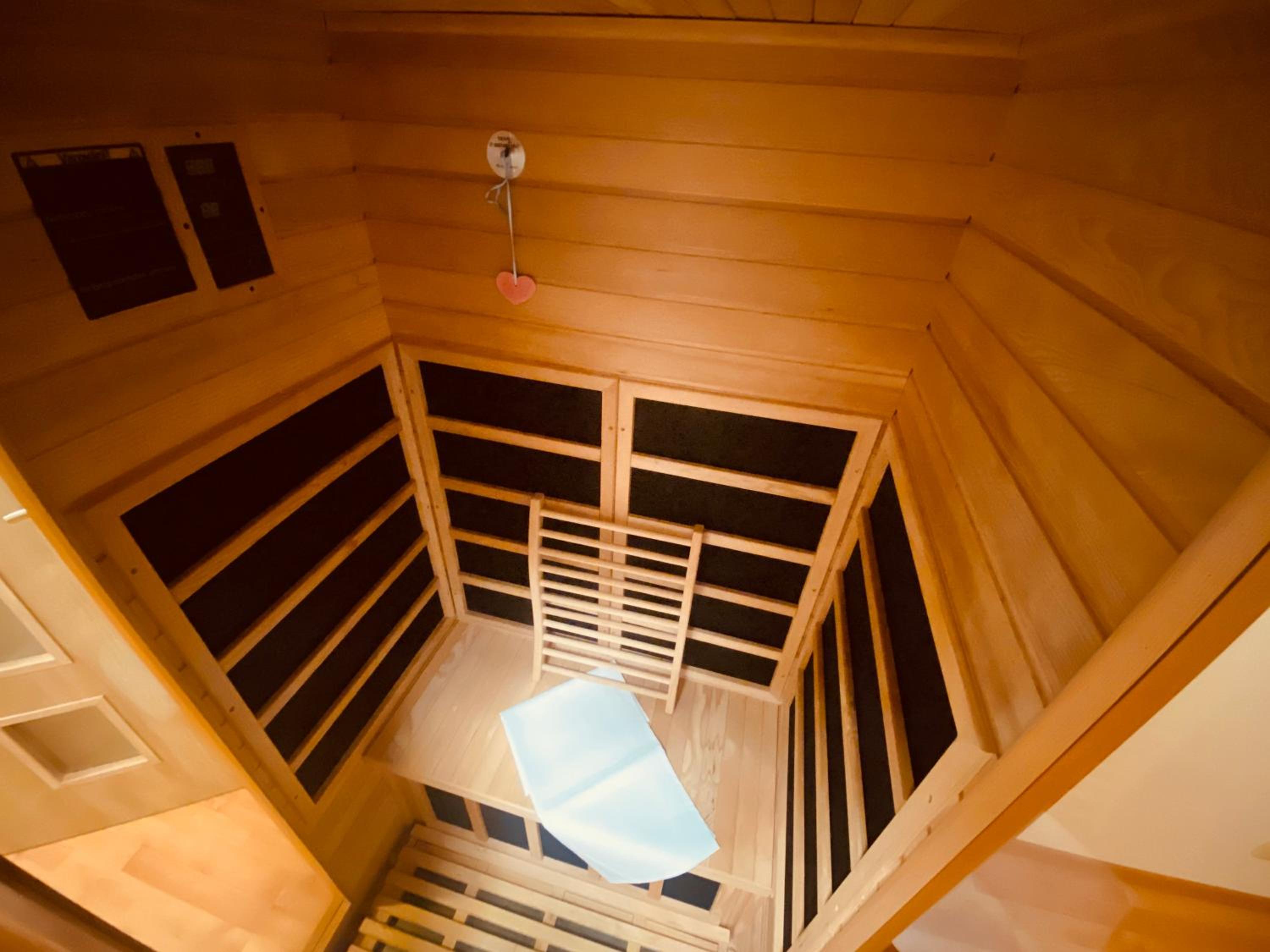 Pyramida & Sauna Relax Guest House