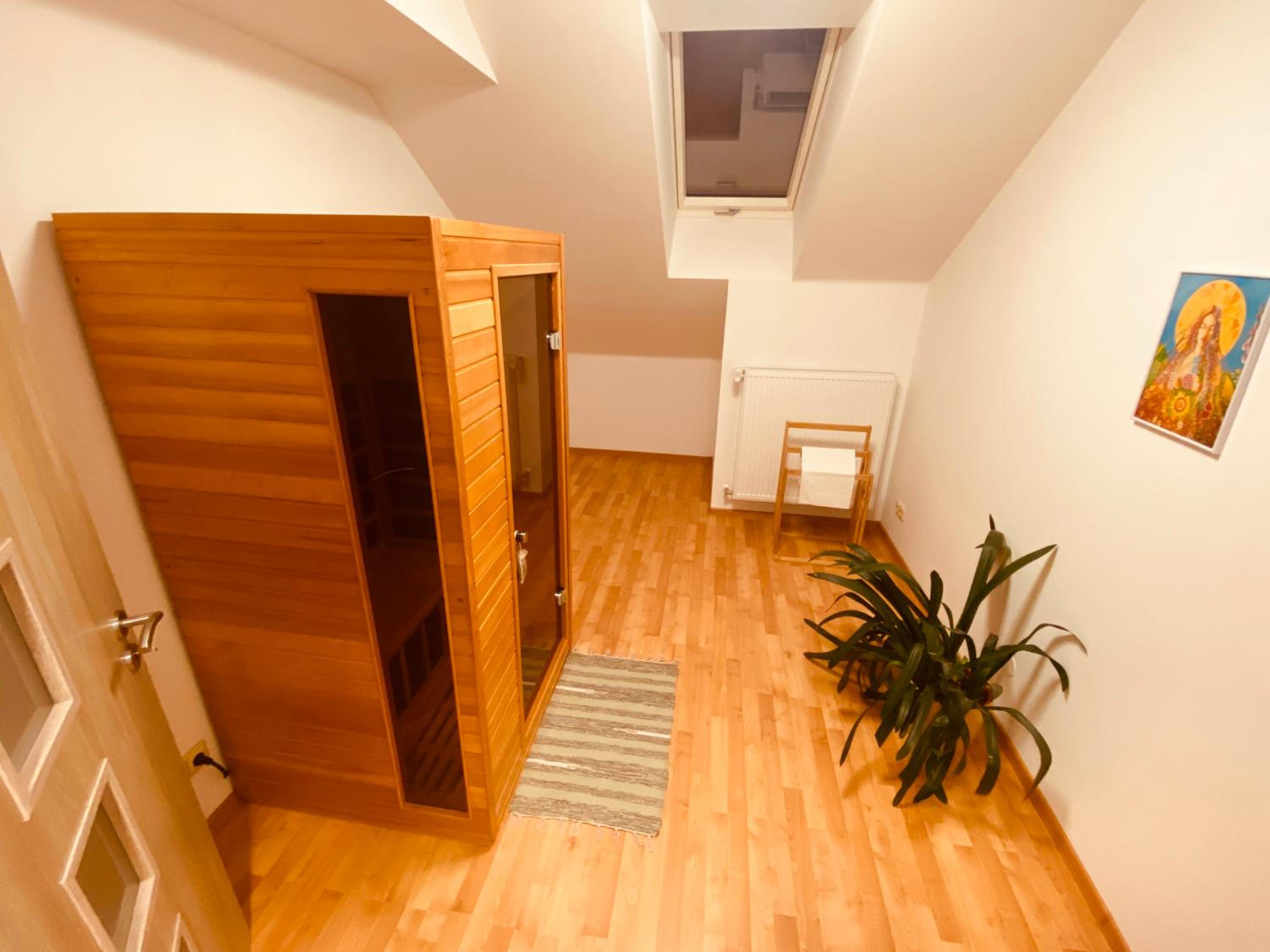 Pyramida & Sauna Relax Guest House