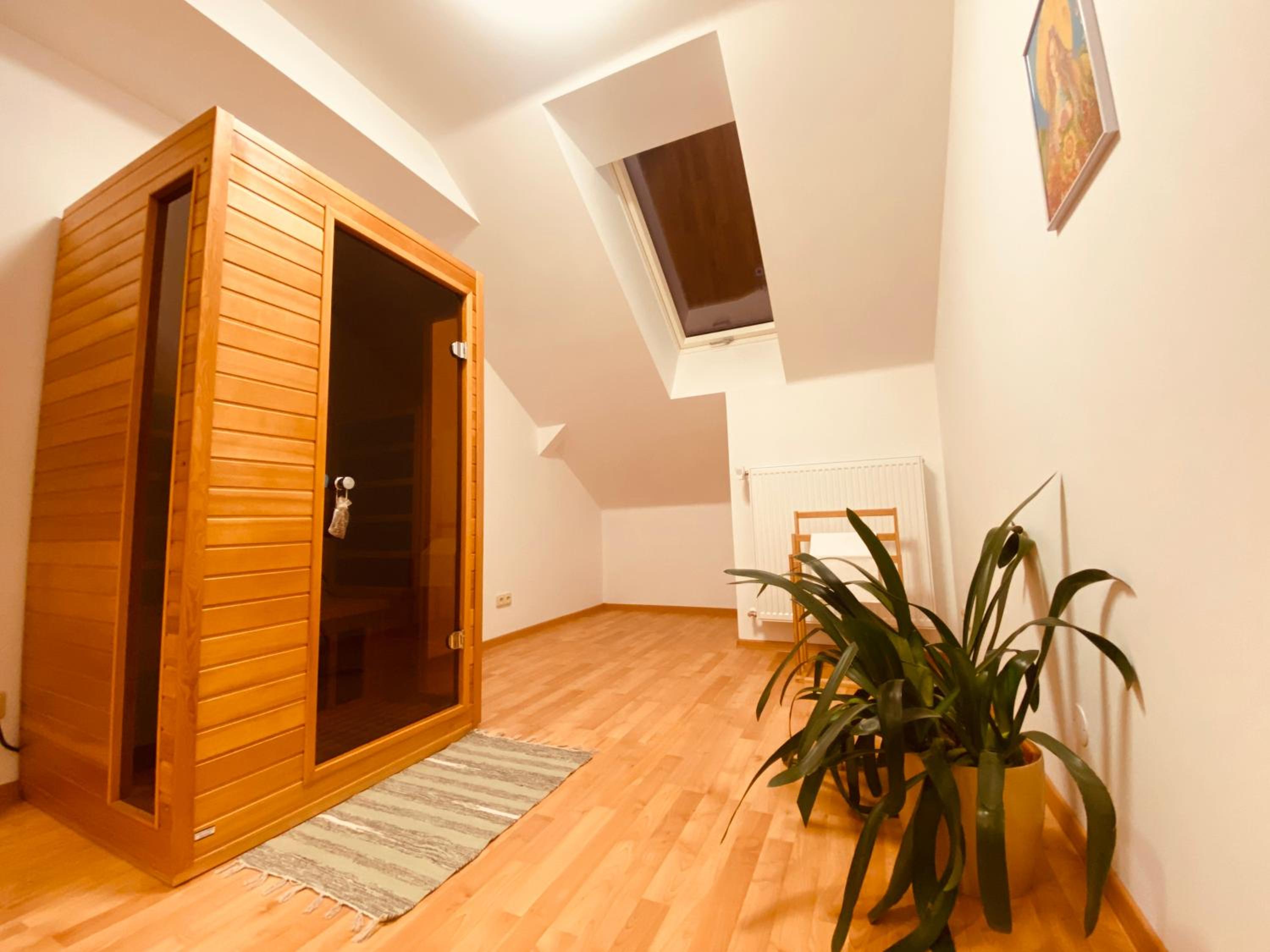 Pyramida & Sauna Relax Guest House