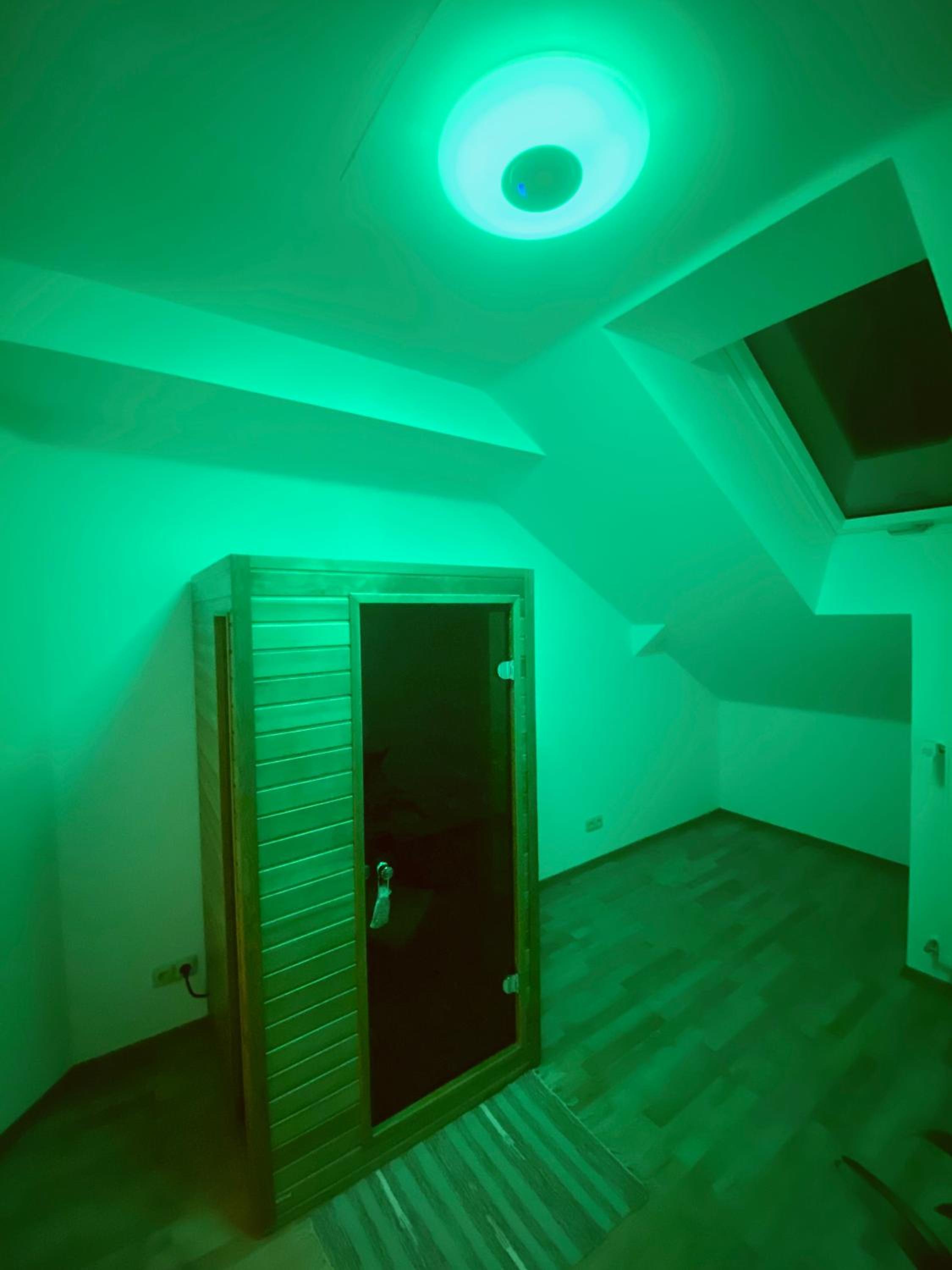 Pyramida & Sauna Relax Guest House