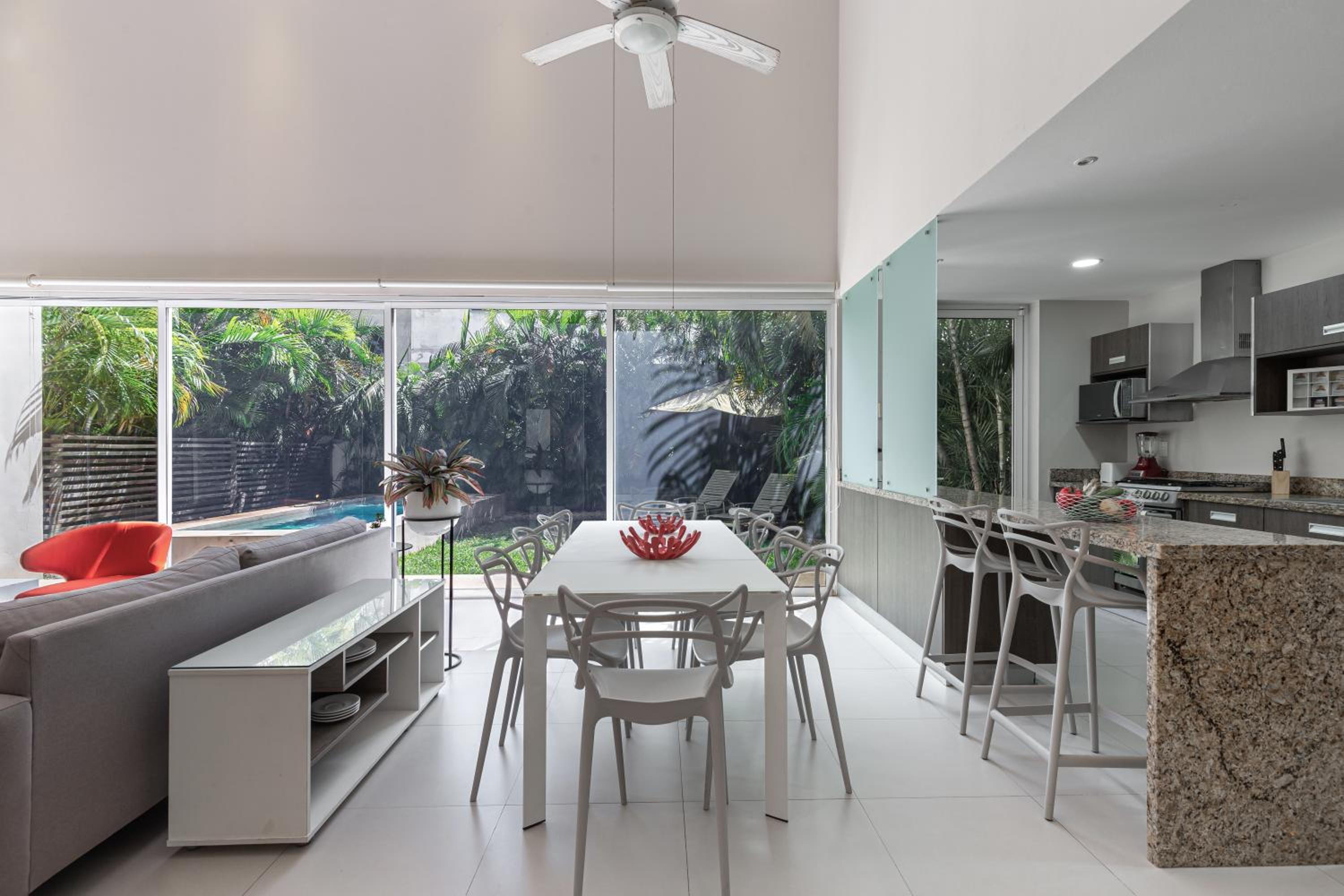 4 bedroom house- private pool!