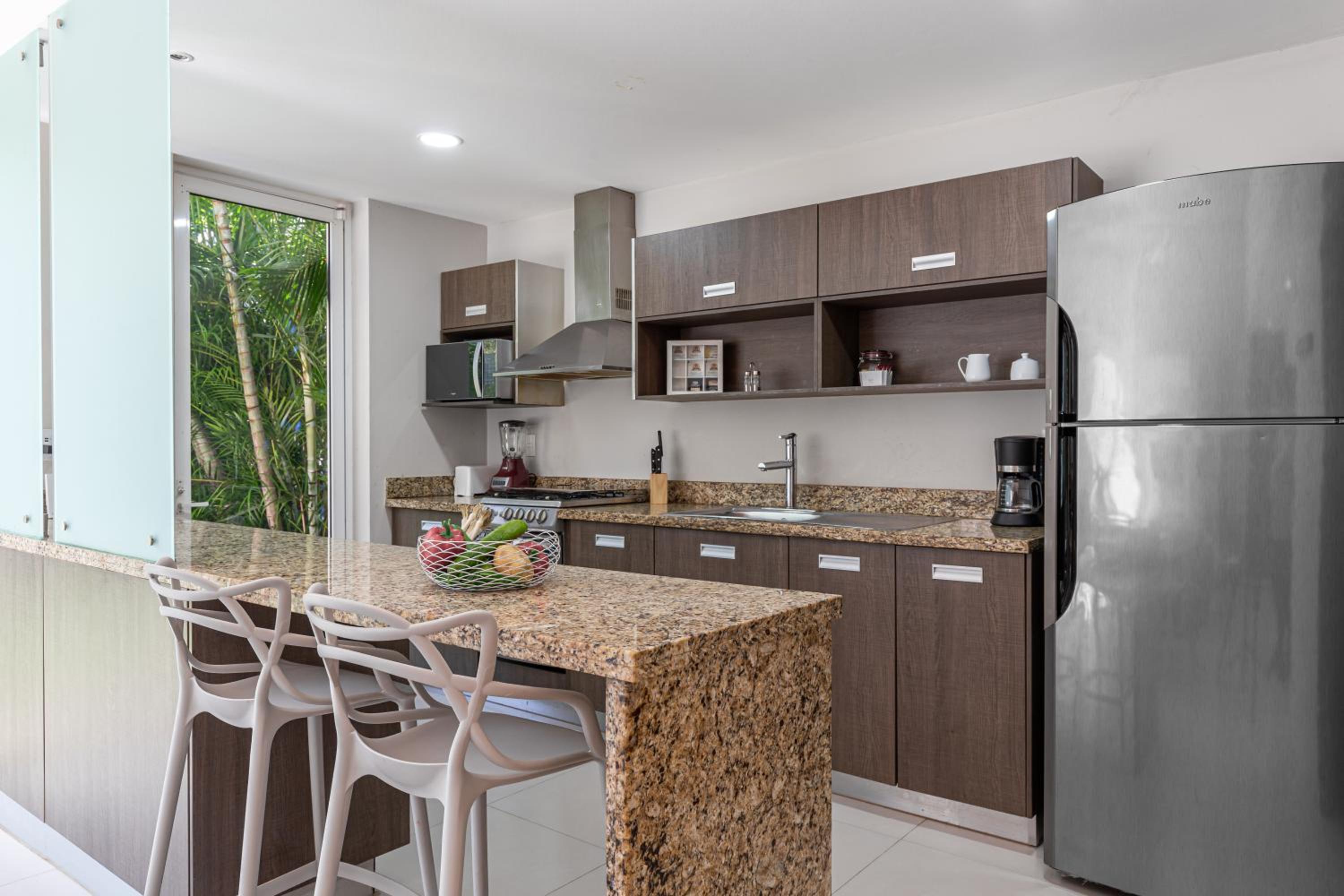 4 bedroom house- private pool!