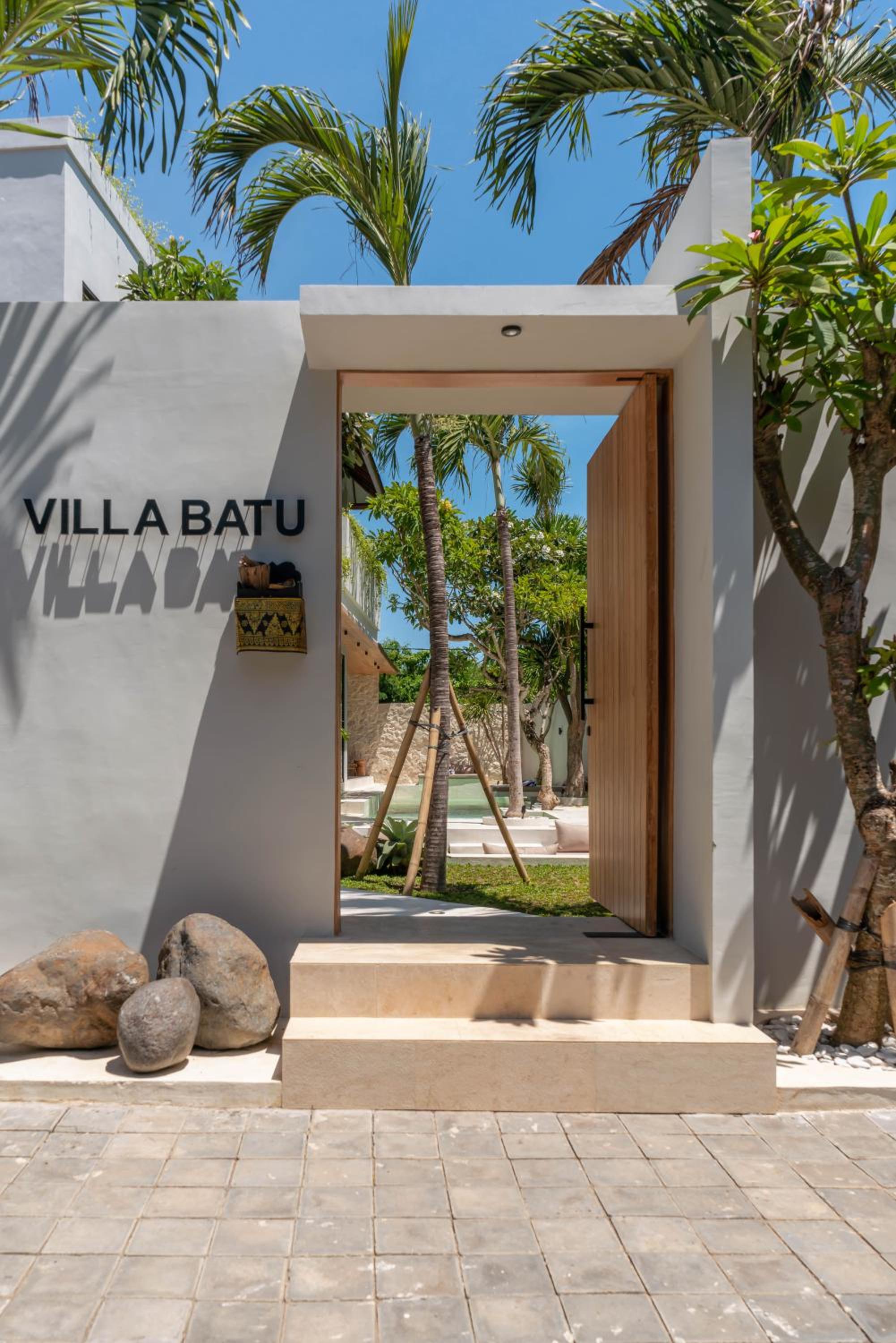 Villa Batu - Superb 4BR Rooftop Villa, Short Walk to The Beach view 3