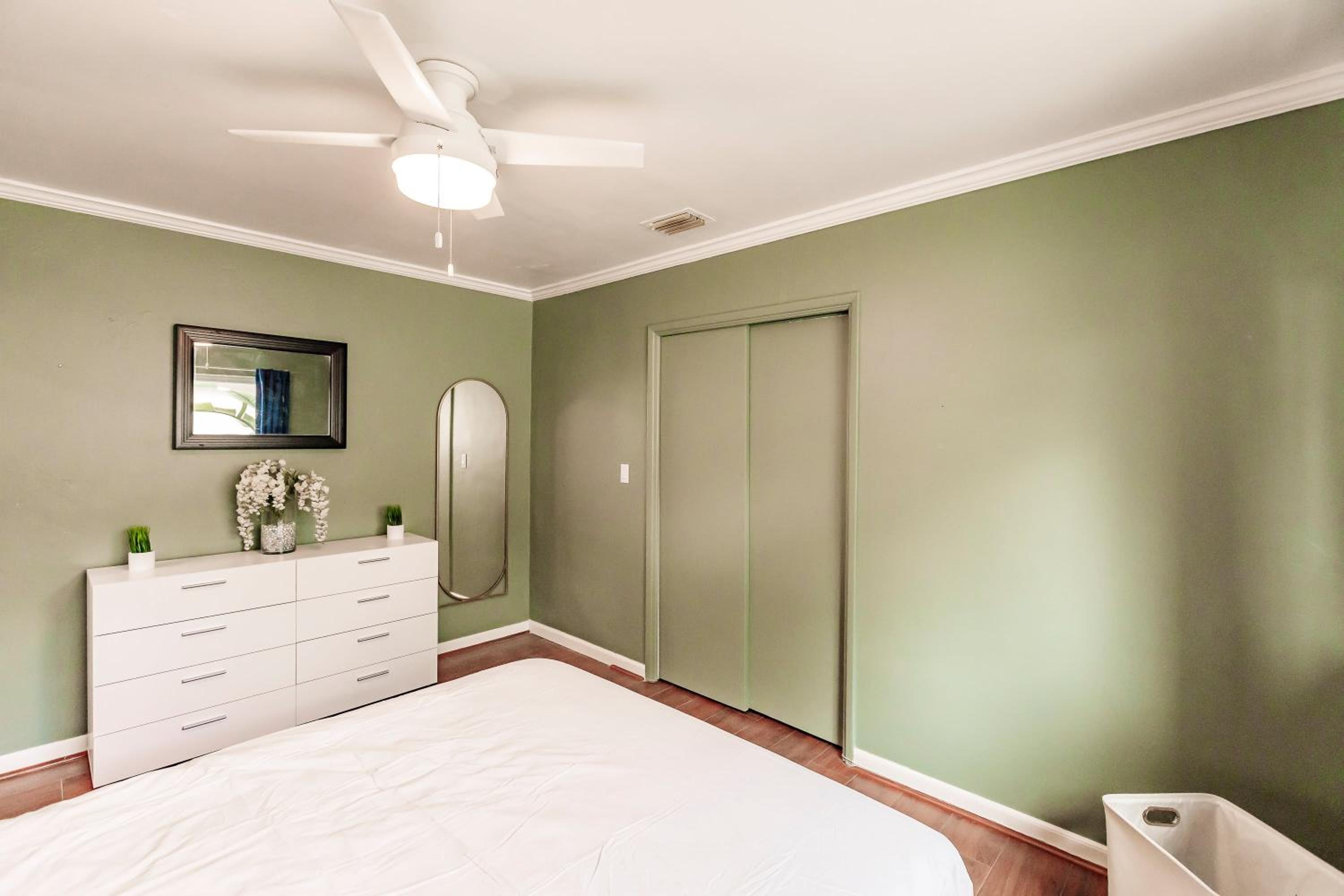 Uhost AI - Updated 1B1B Hideaway - Sleeps 3