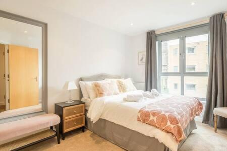 Lovely 1 bed Station flat - Central With Sofa Bed view 2
