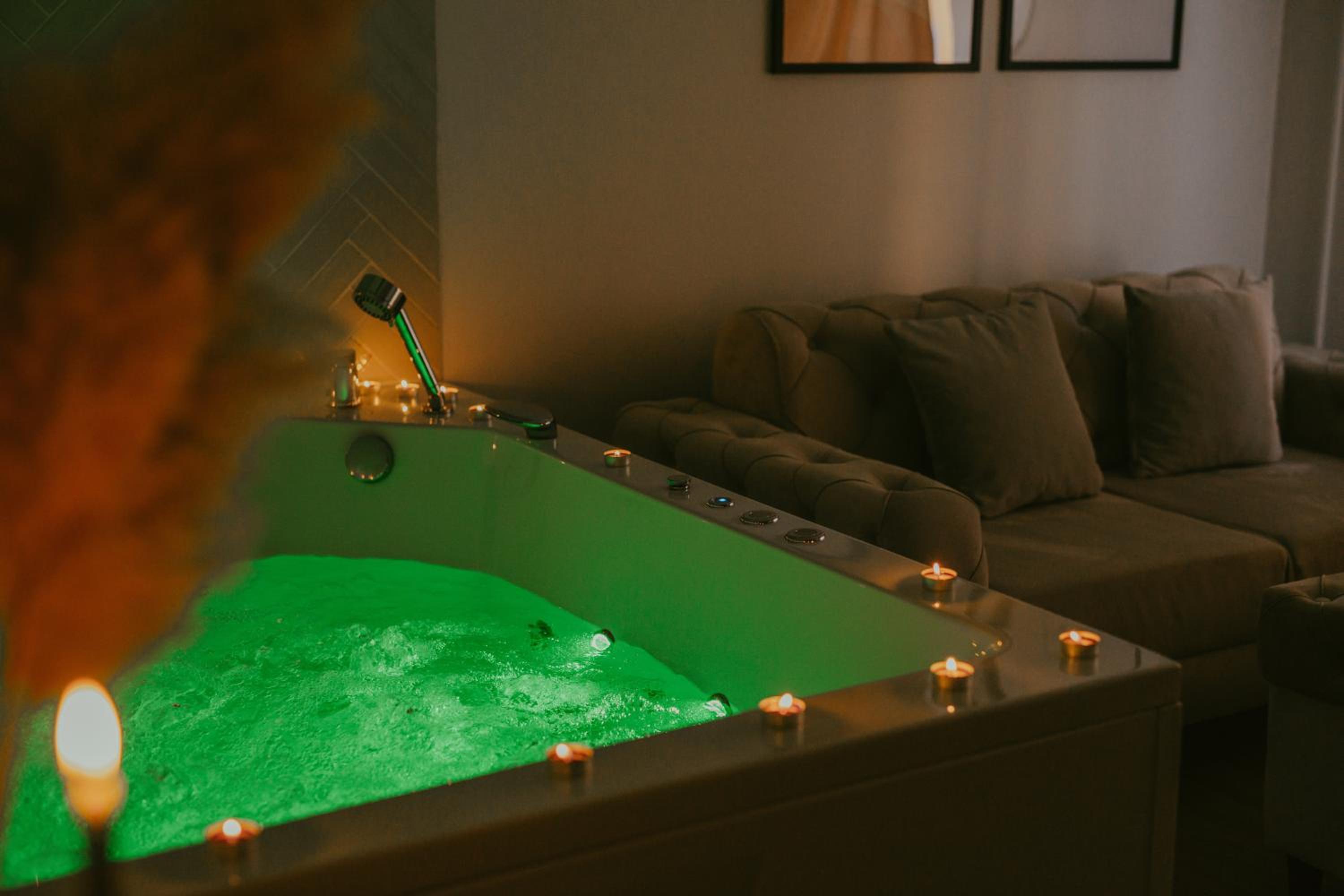 Luxury Jacuzzi Apartment