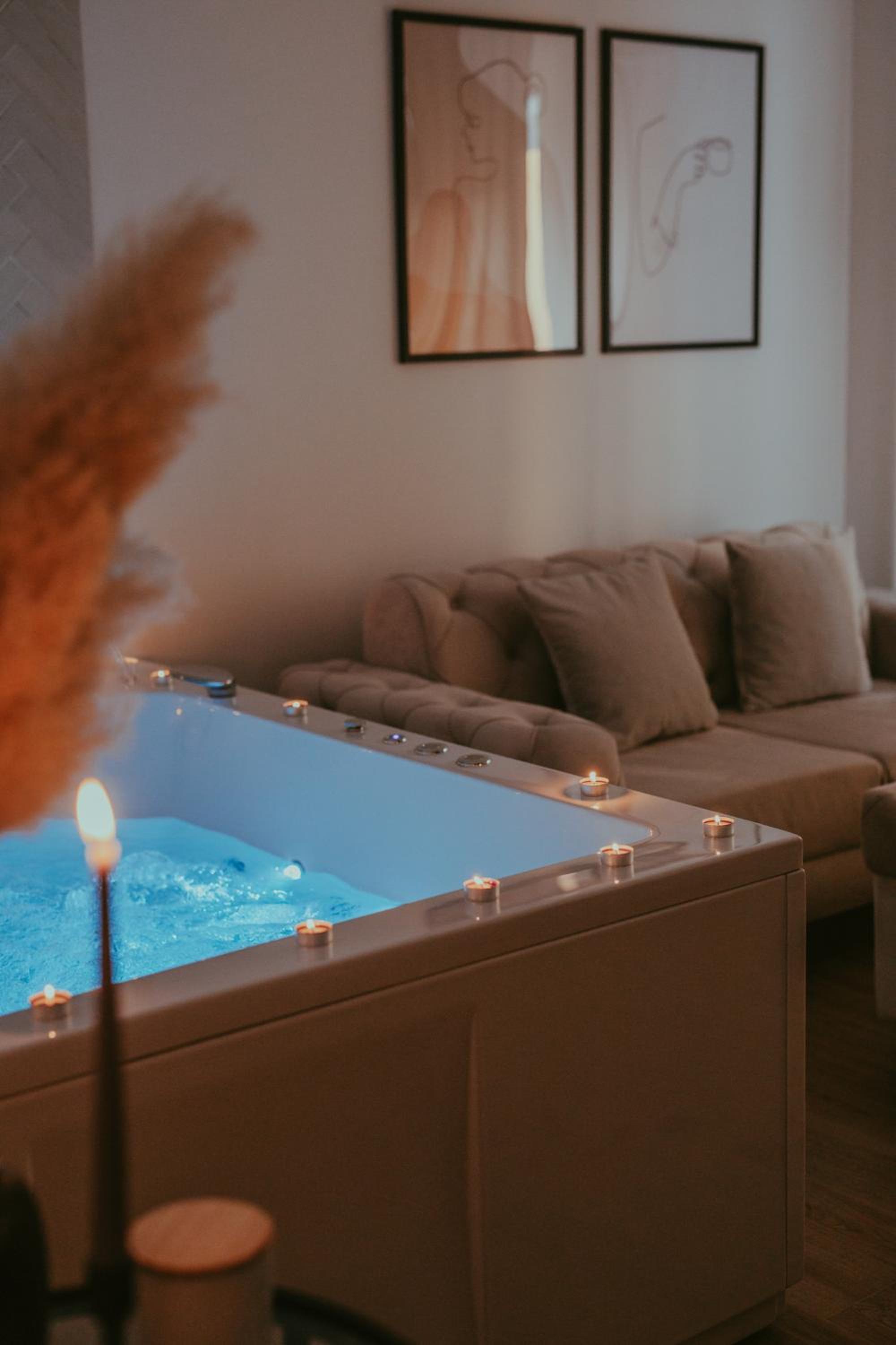 Luxury Jacuzzi Apartment