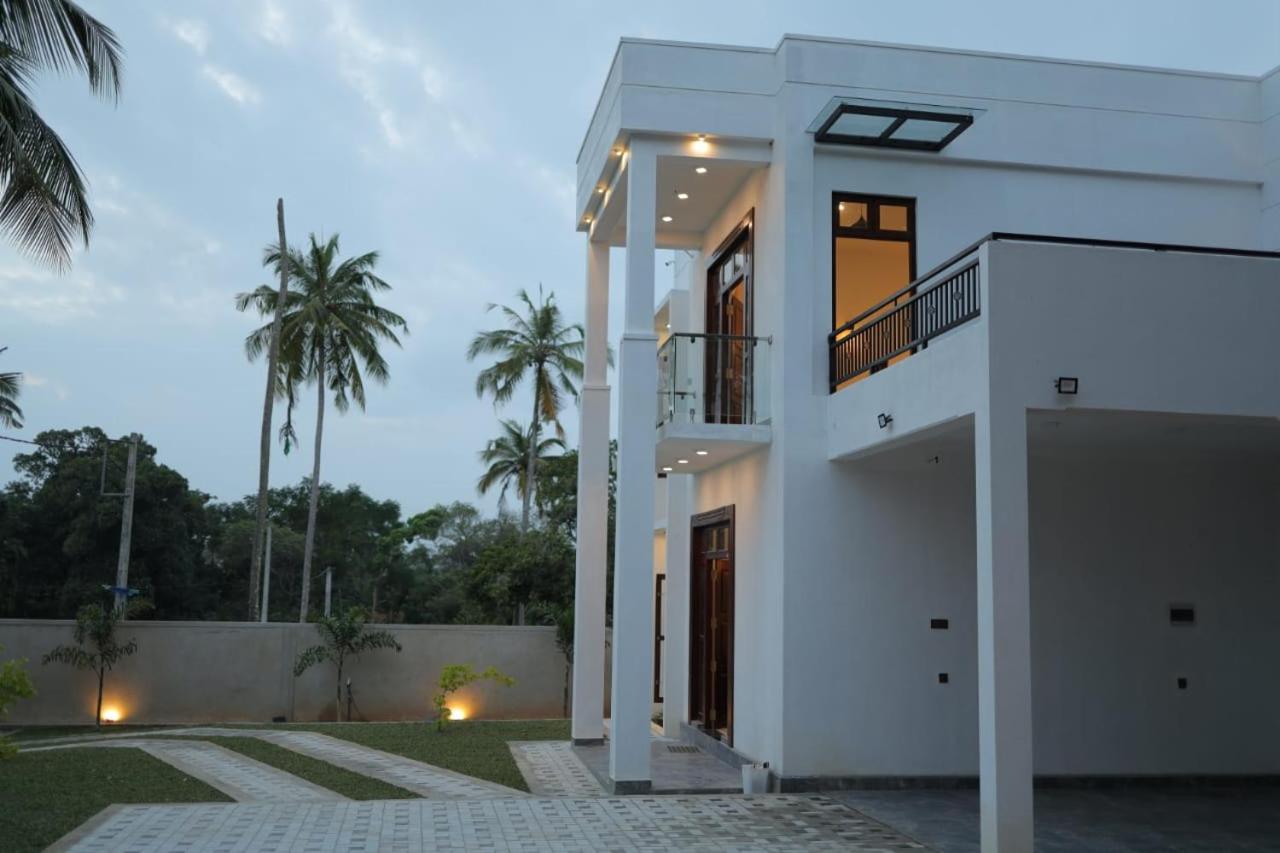 Hide Hiriketiya Villa