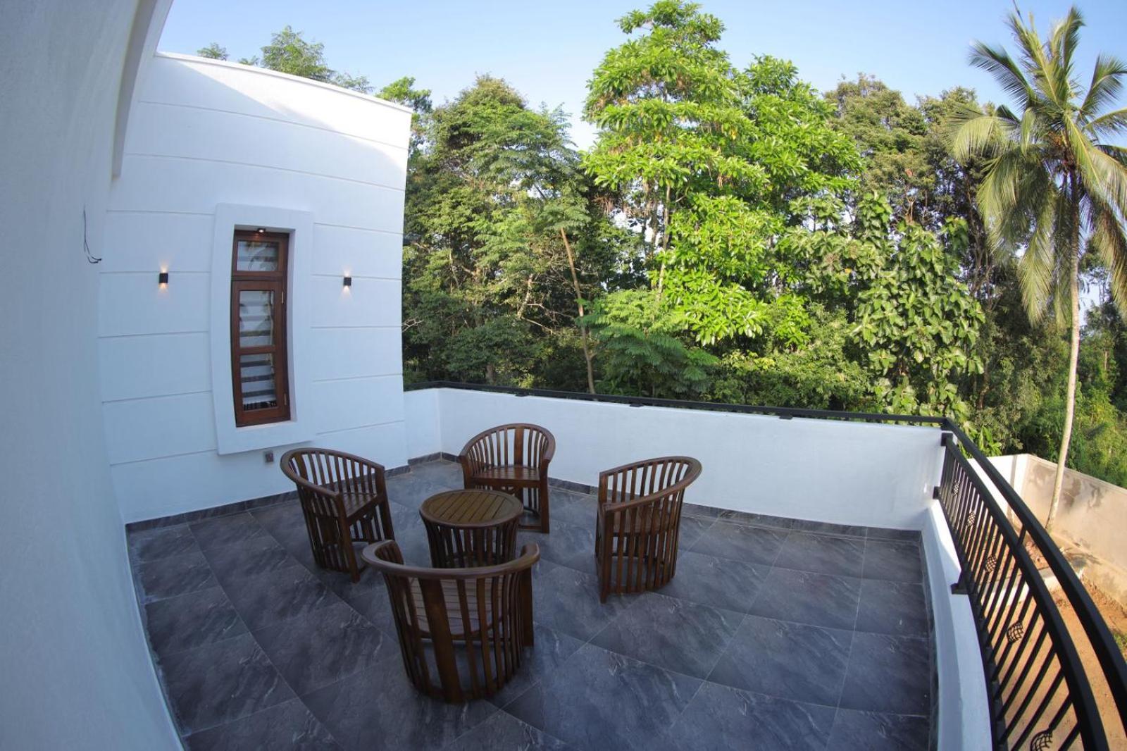 Hide Hiriketiya Villa