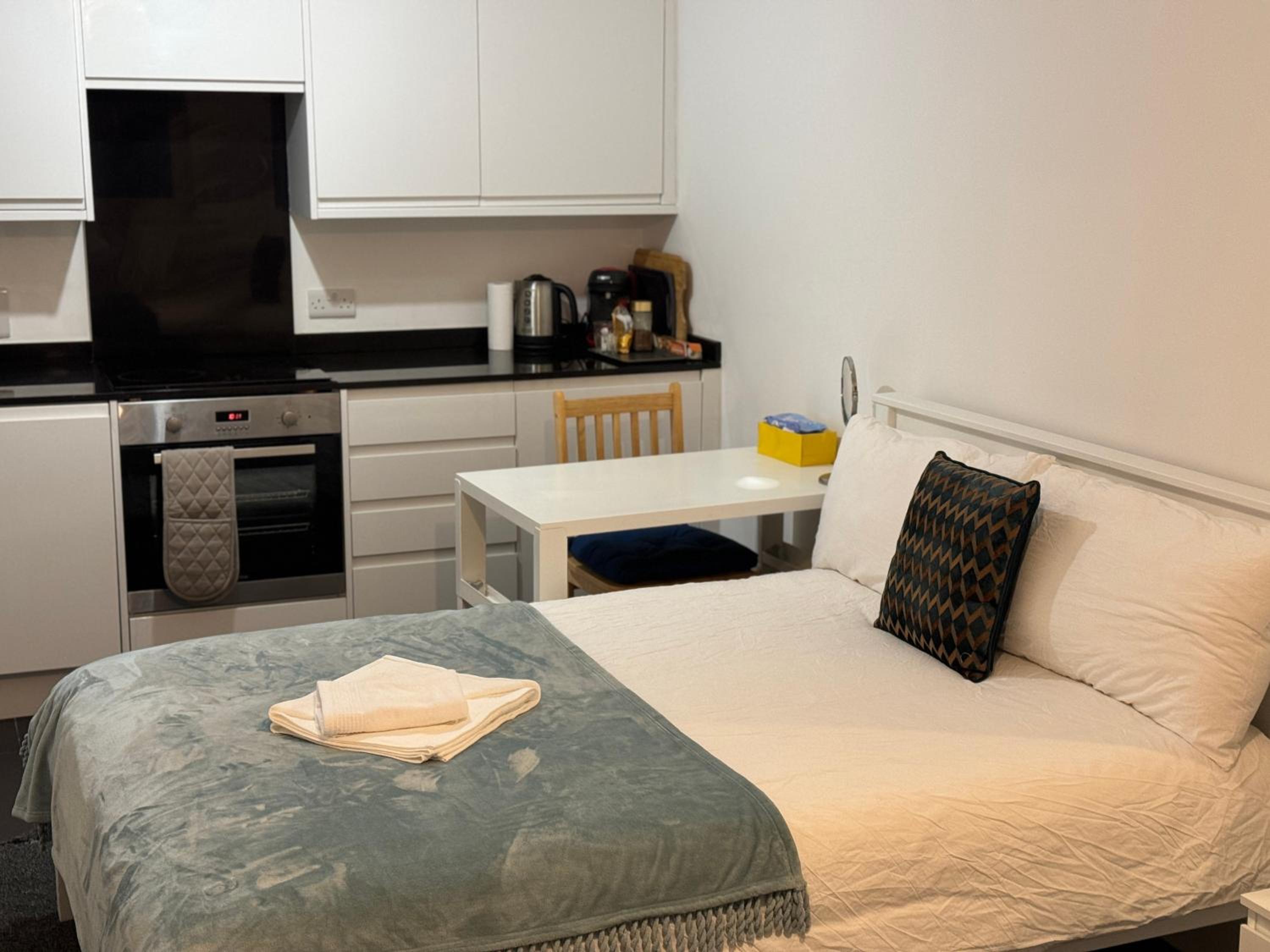 Cosmopolitan Comfort Private Bedrooms in Euston 106